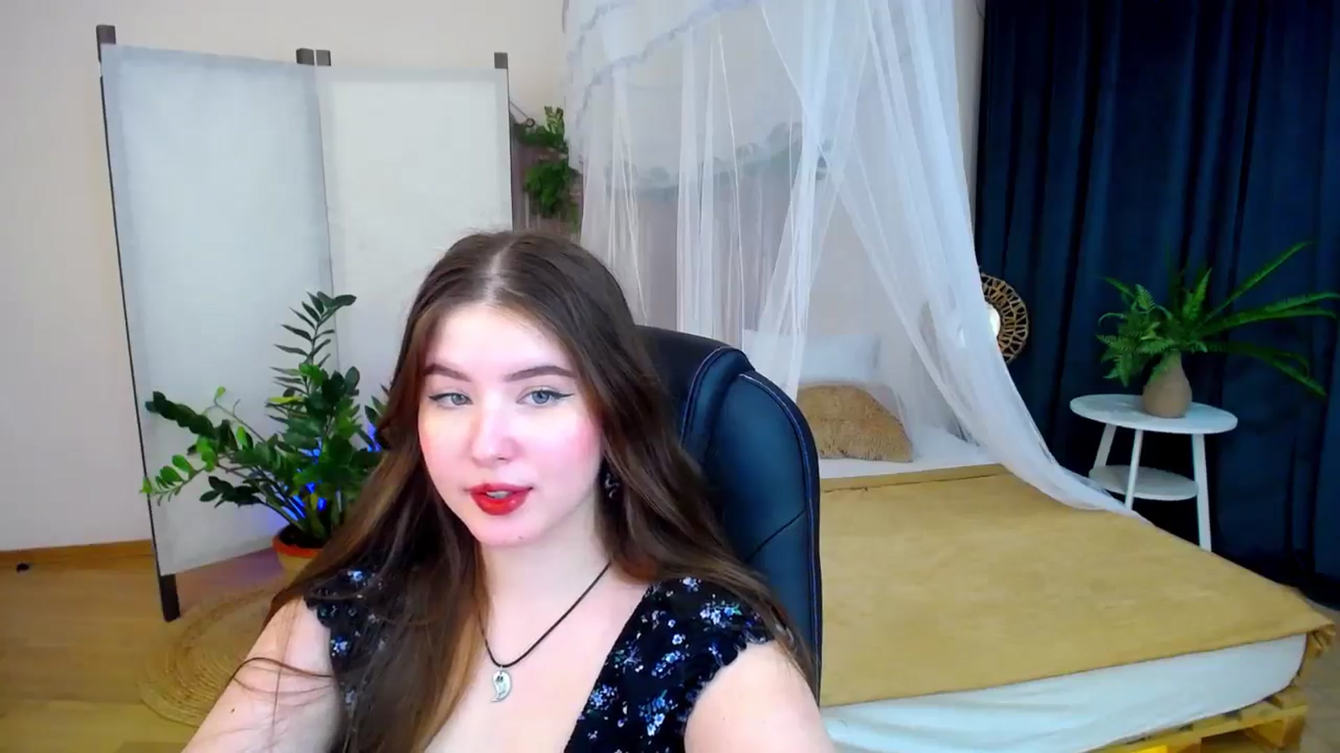 Gallery image thumbnail from AdmireMyEyes's myfreecams stream on, 11/10/2024, 01:44 image 10 of 20