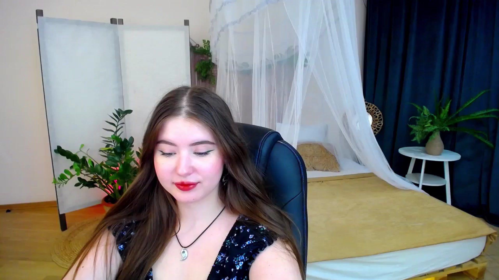 Gallery image thumbnail from AdmireMyEyes's myfreecams stream on, 11/10/2024, 01:44 image 5 of 20