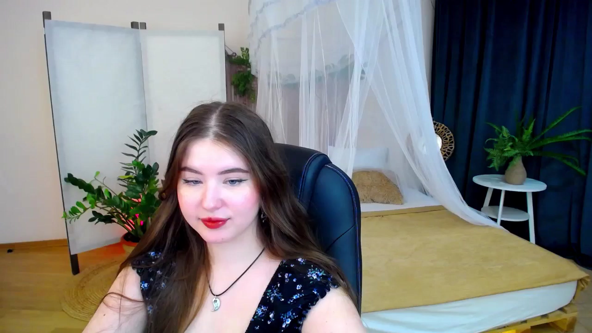 Gallery image thumbnail from AdmireMyEyes's myfreecams stream on, 11/10/2024, 01:44 image 11 of 20