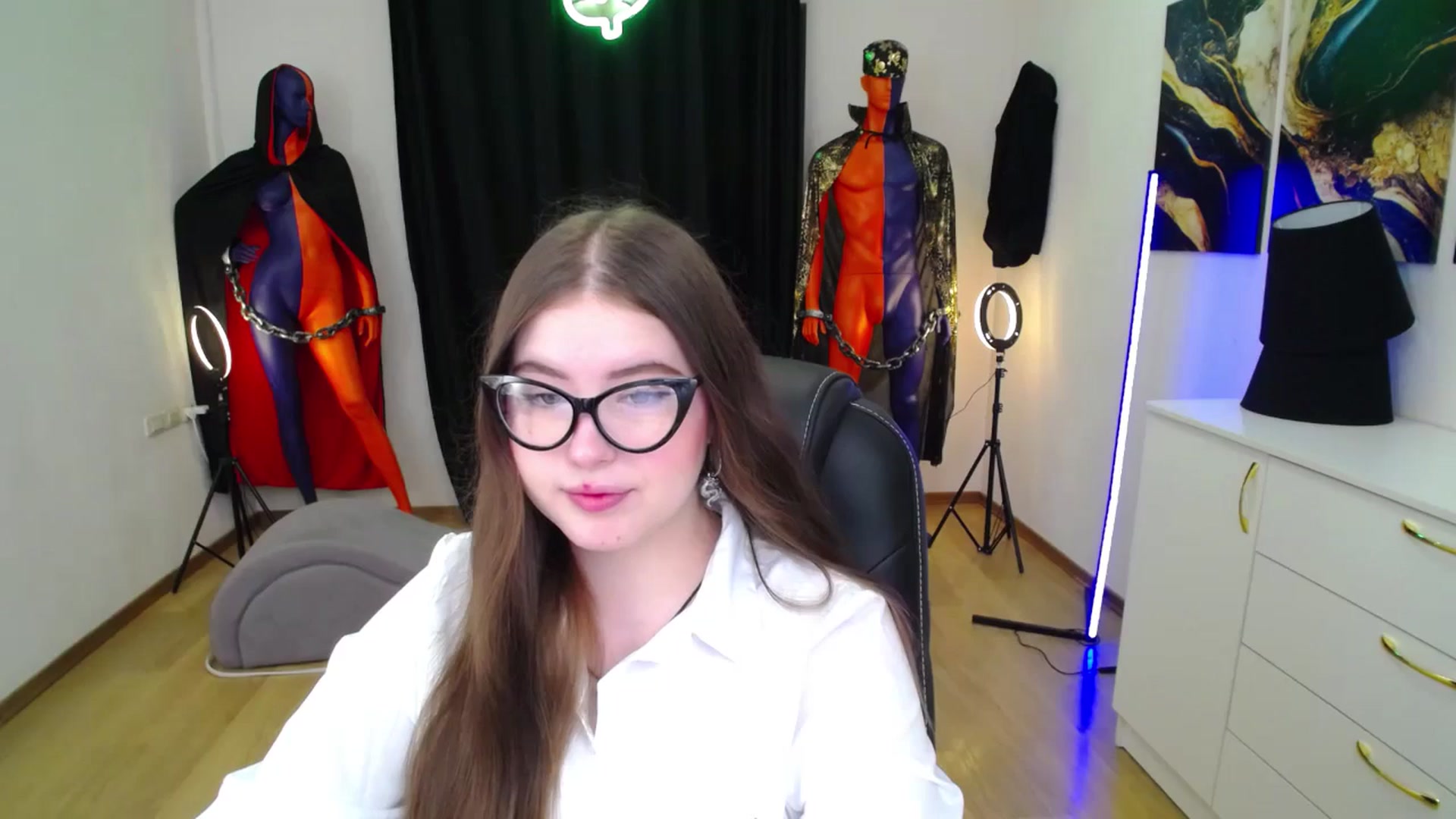 Gallery image thumbnail from AdmireMyEyes's myfreecams stream on, 11/10/2024, 18:31 image 15 of 20