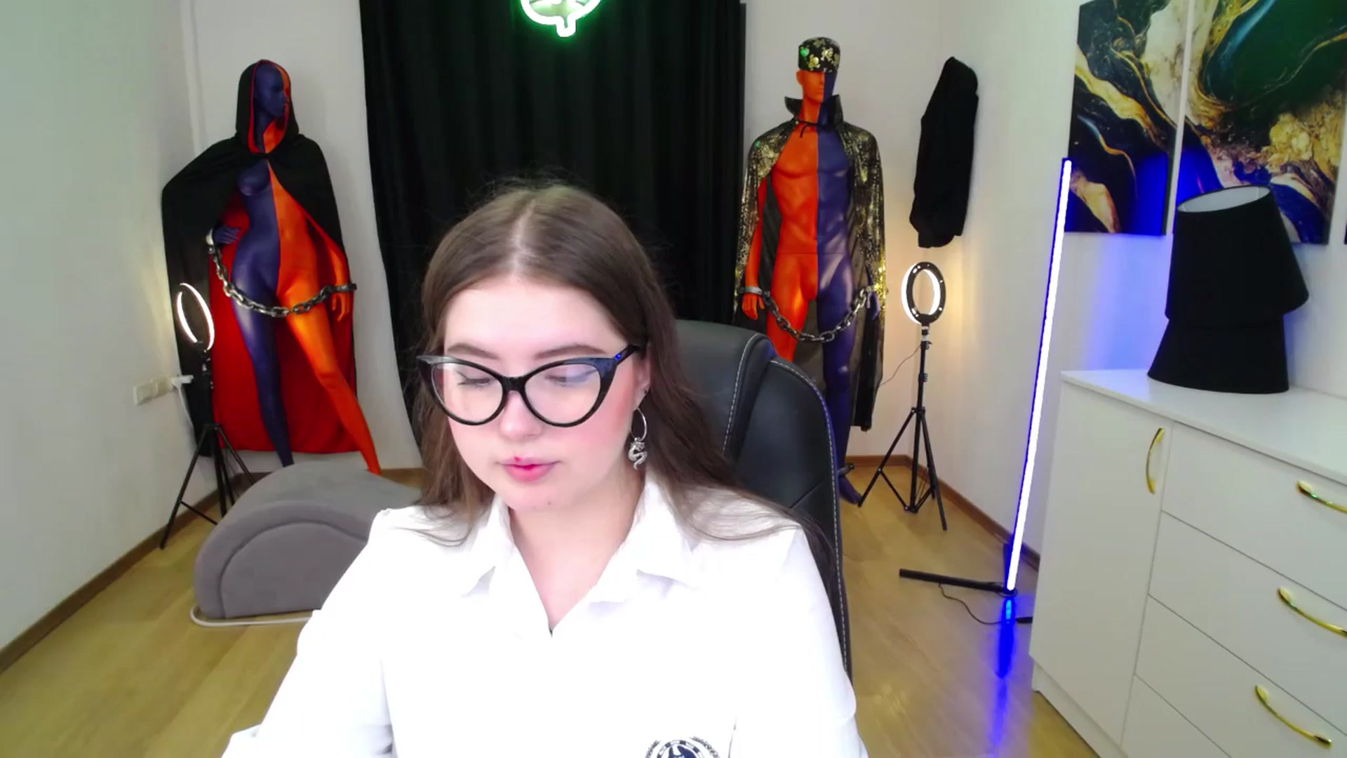 Gallery image thumbnail from AdmireMyEyes's myfreecams stream on, 11/10/2024, 18:31 image 1 of 20