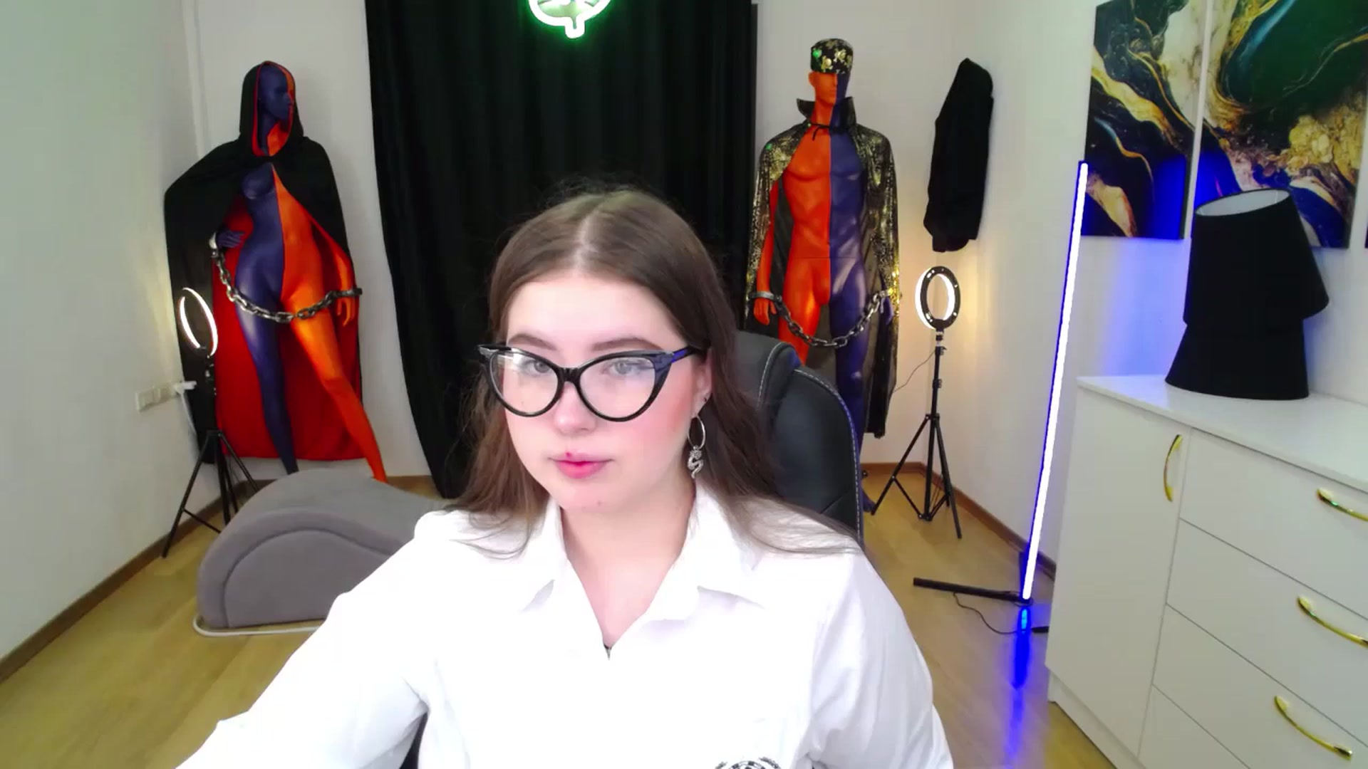 Gallery image thumbnail from AdmireMyEyes's myfreecams stream on, 11/10/2024, 18:31 image 2 of 20