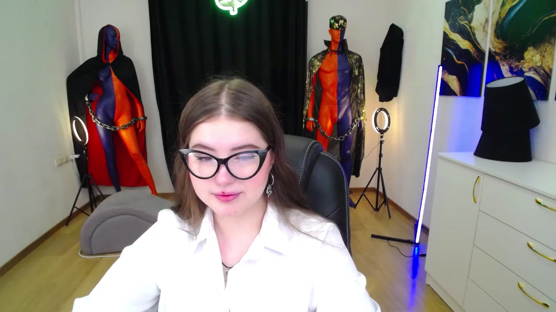 Gallery image thumbnail from AdmireMyEyes's myfreecams stream on, 11/10/2024, 18:31 image 8 of 20