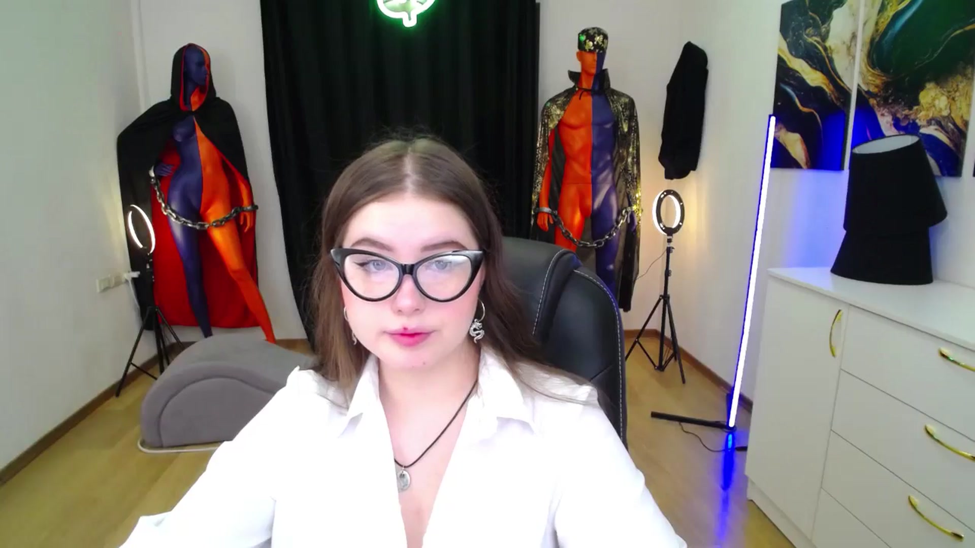 Gallery image thumbnail from AdmireMyEyes's myfreecams stream on, 11/10/2024, 18:31 image 3 of 20
