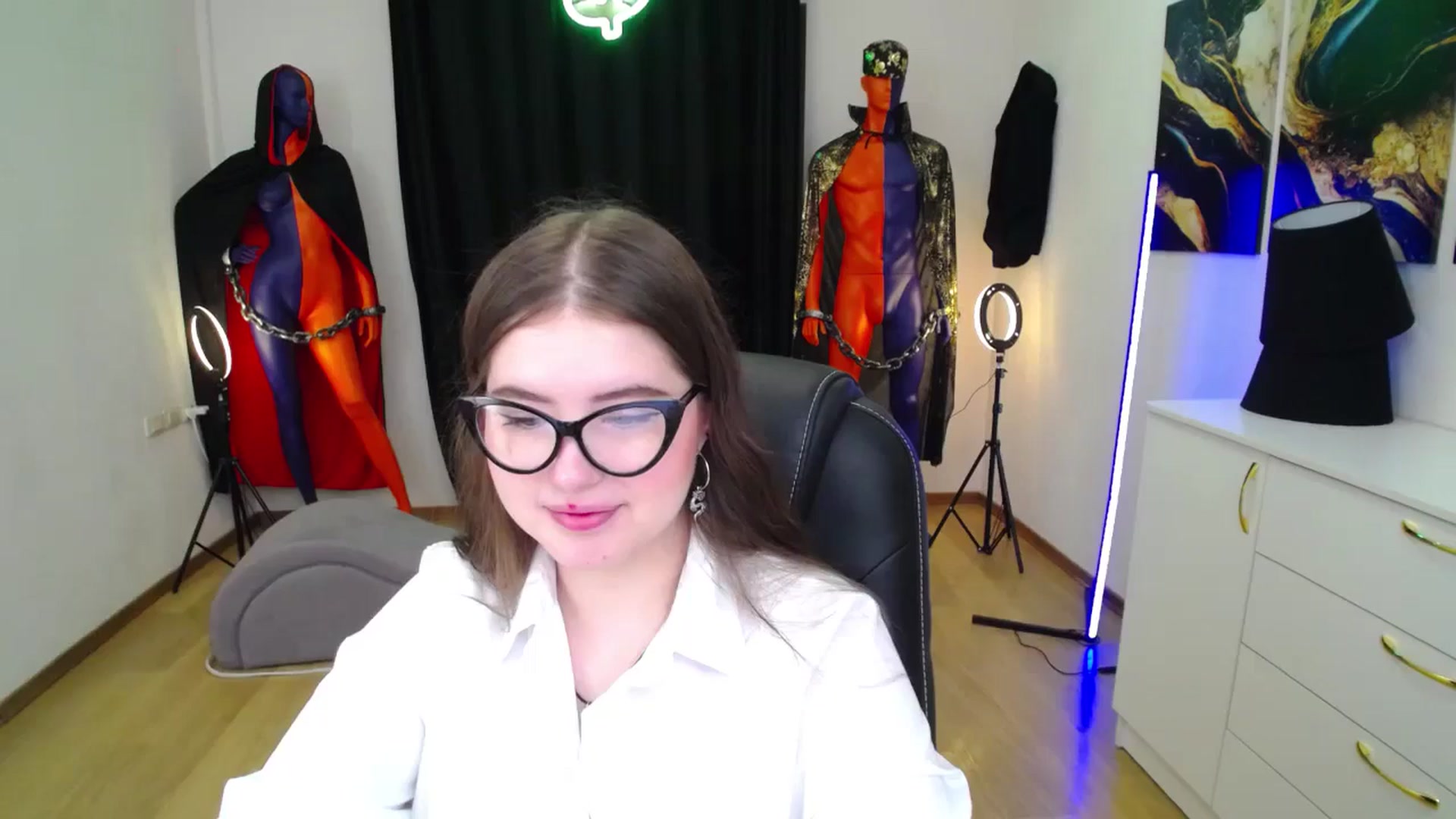 Gallery image thumbnail from AdmireMyEyes's myfreecams stream on, 11/10/2024, 18:31 image 13 of 20