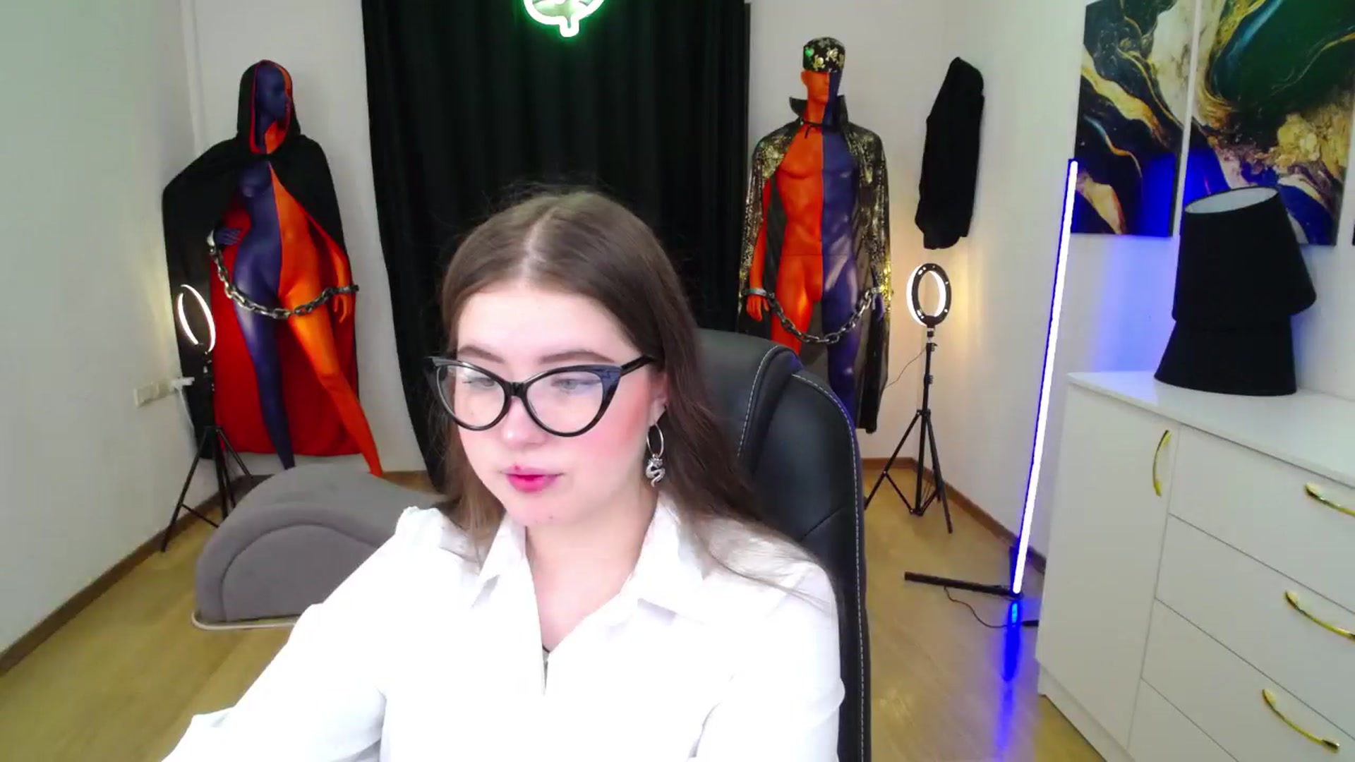 Gallery image thumbnail from AdmireMyEyes's myfreecams stream on, 11/10/2024, 18:31 image 4 of 20