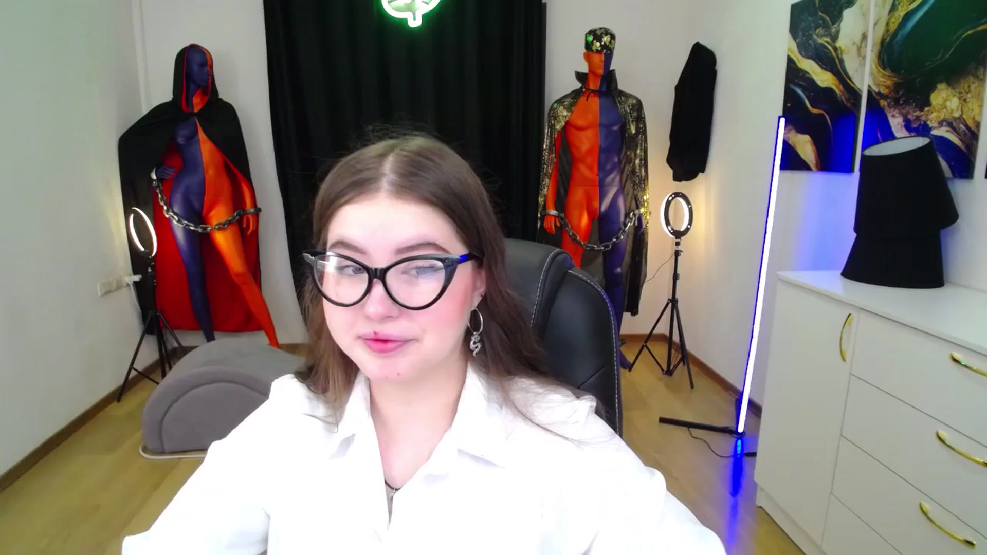 Gallery image thumbnail from AdmireMyEyes's myfreecams stream on, 11/10/2024, 18:31 image 9 of 20