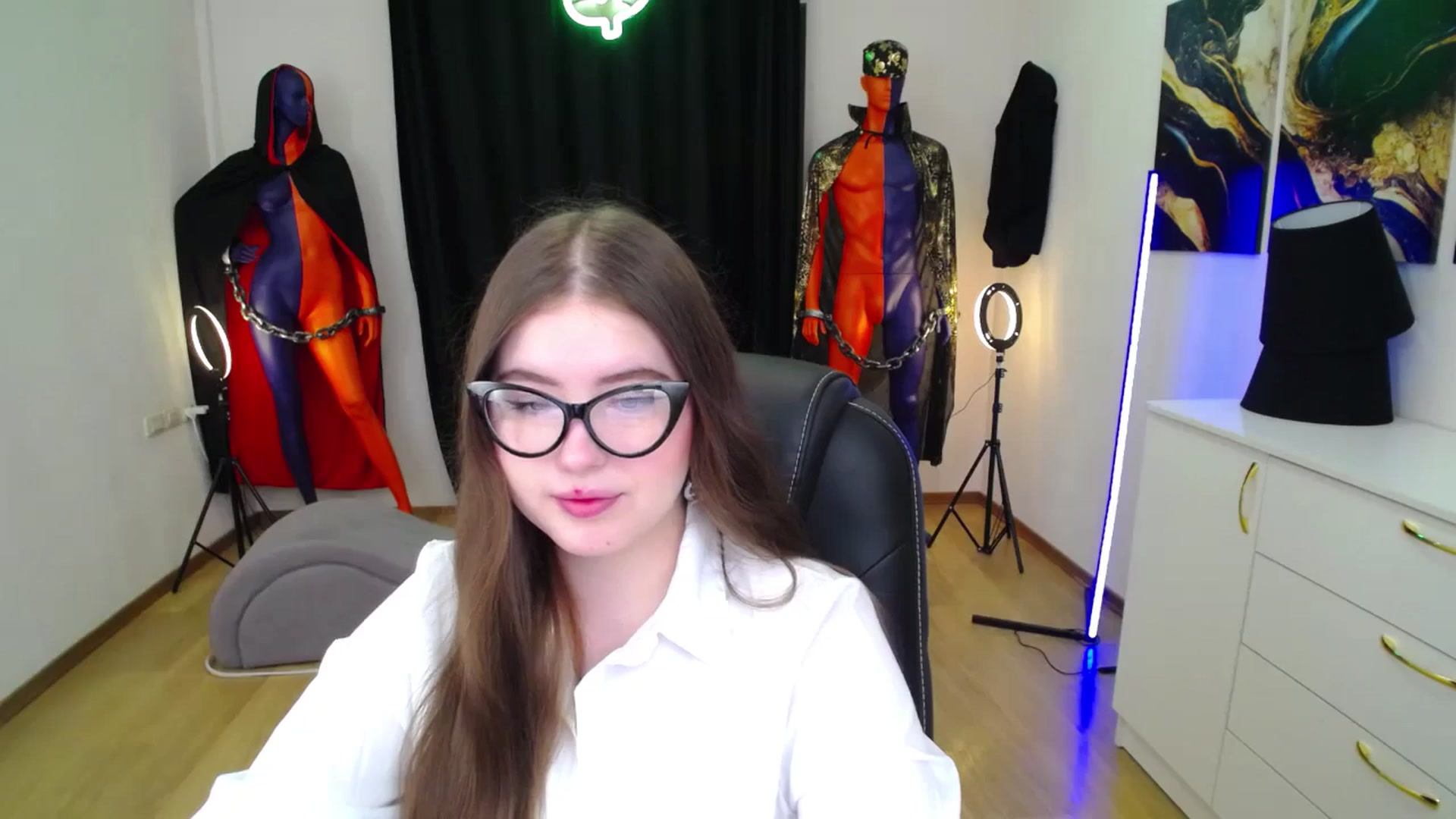 Gallery image thumbnail from AdmireMyEyes's myfreecams stream on, 11/10/2024, 18:31 image 17 of 20