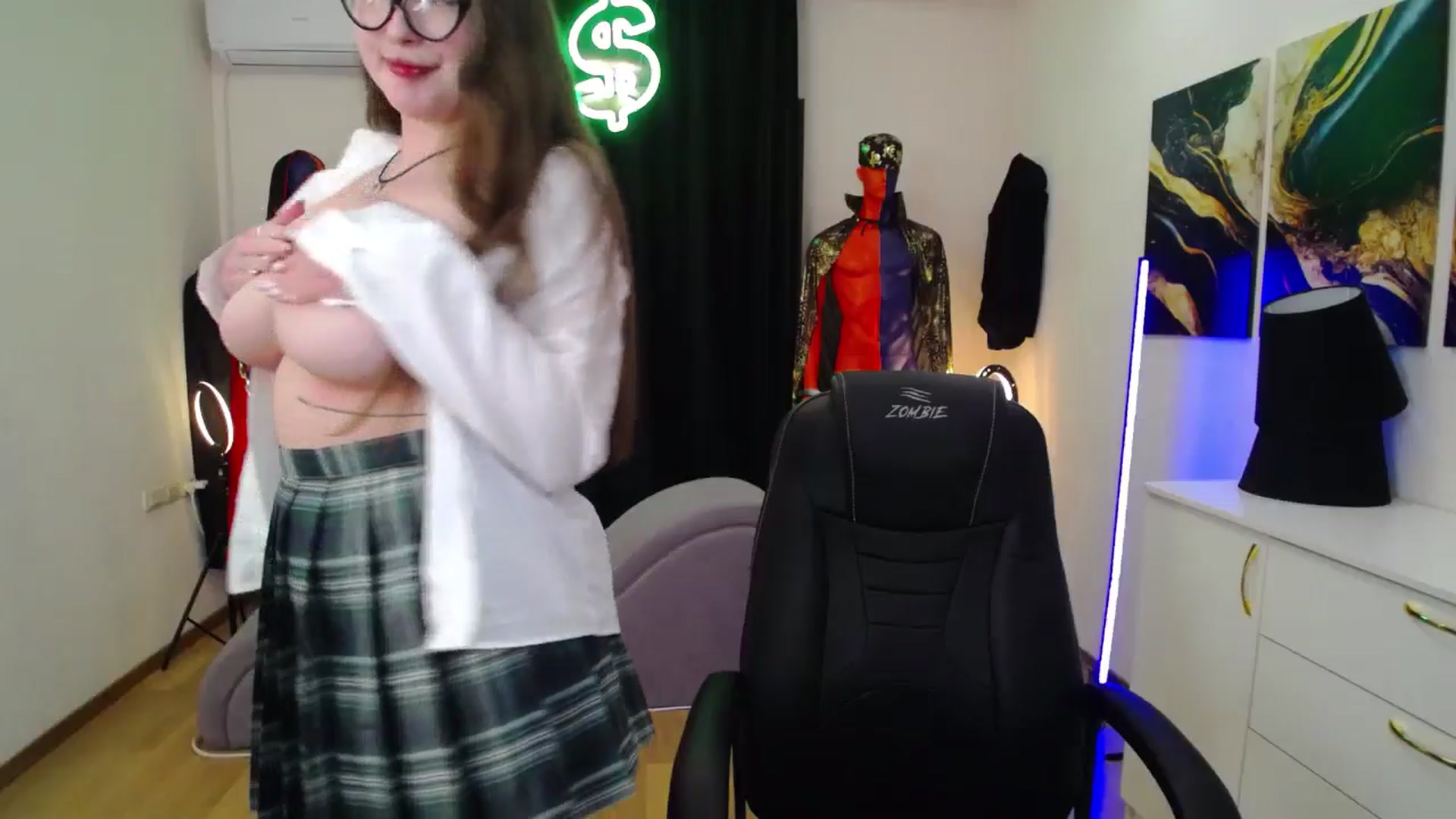 Gallery image thumbnail from AdmireMyEyes's myfreecams stream on, 11/10/2024, 19:47 image 15 of 20