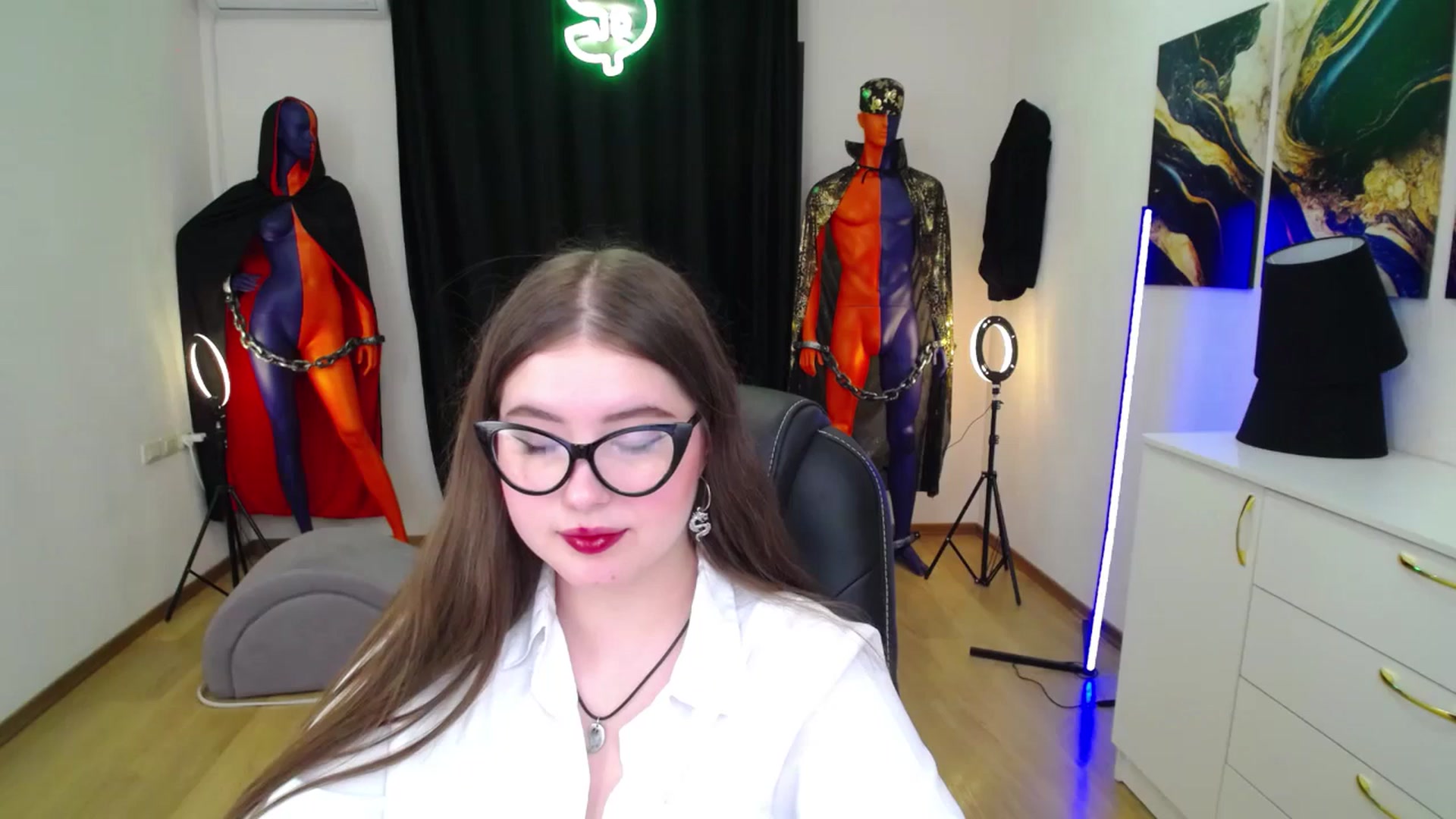 Gallery image thumbnail from AdmireMyEyes's myfreecams stream on, 11/10/2024, 20:18 image 4 of 20