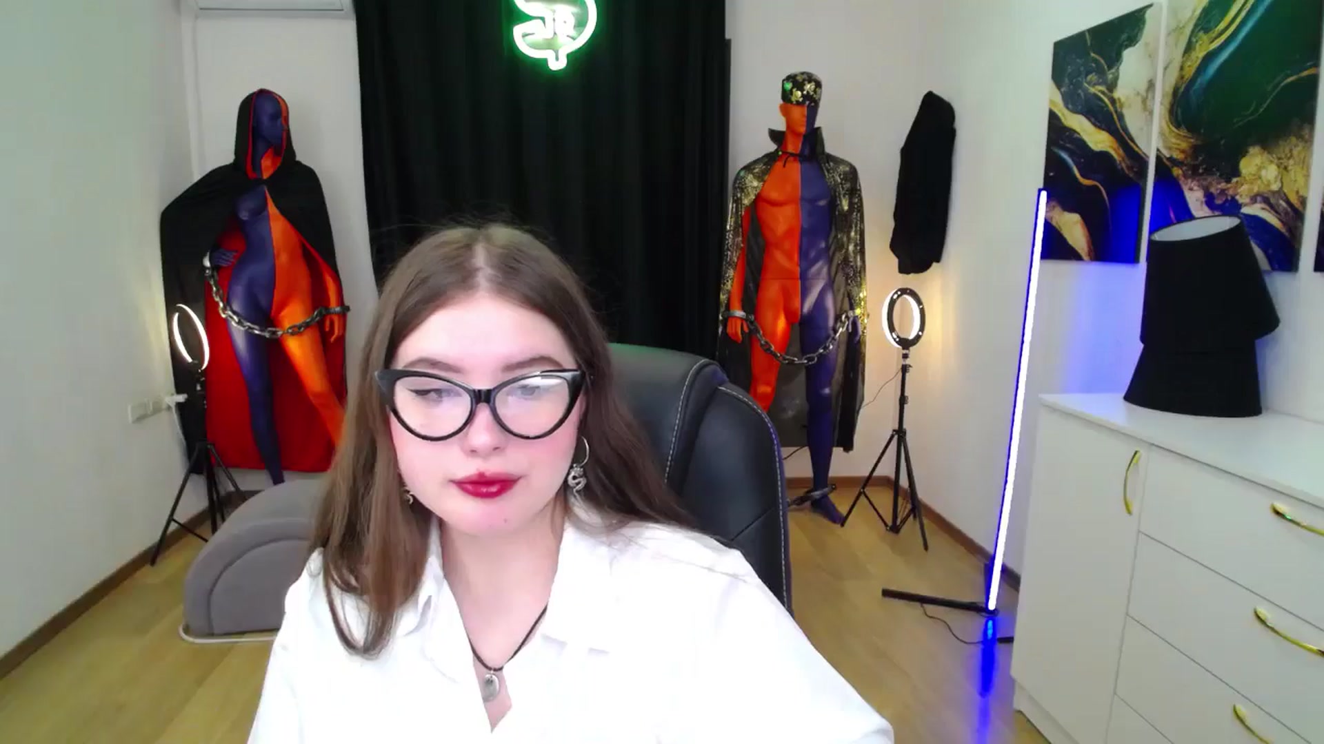 Gallery image thumbnail from AdmireMyEyes's myfreecams stream on, 11/10/2024, 20:18 image 2 of 20