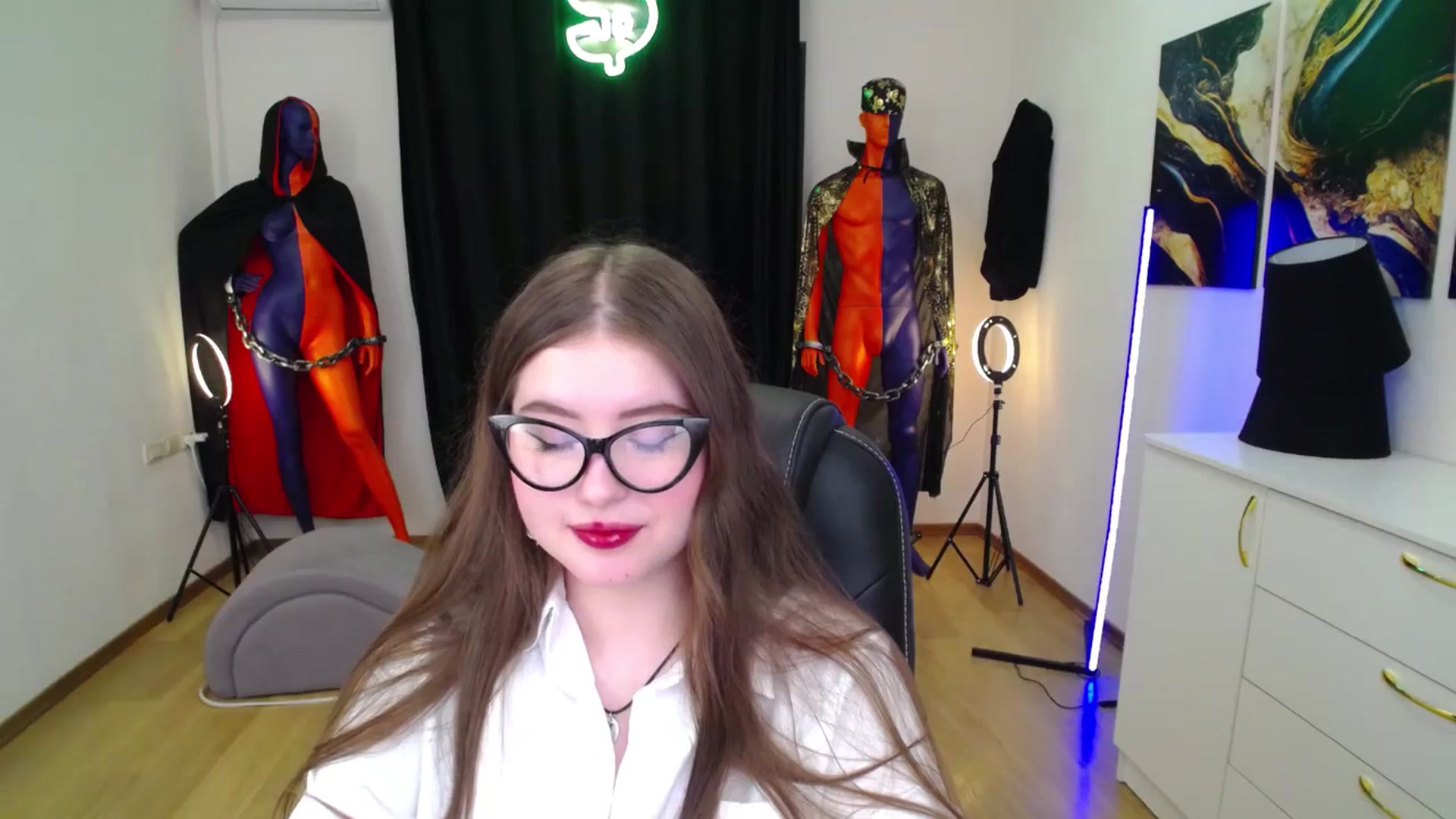 Gallery image thumbnail from AdmireMyEyes's myfreecams stream on, 11/10/2024, 20:18 image 7 of 20
