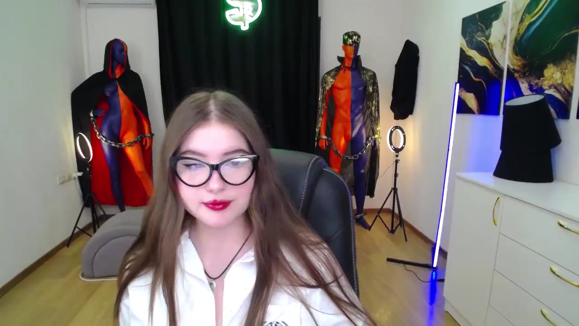 Gallery image thumbnail from AdmireMyEyes's myfreecams stream on, 11/10/2024, 20:18 image 6 of 20