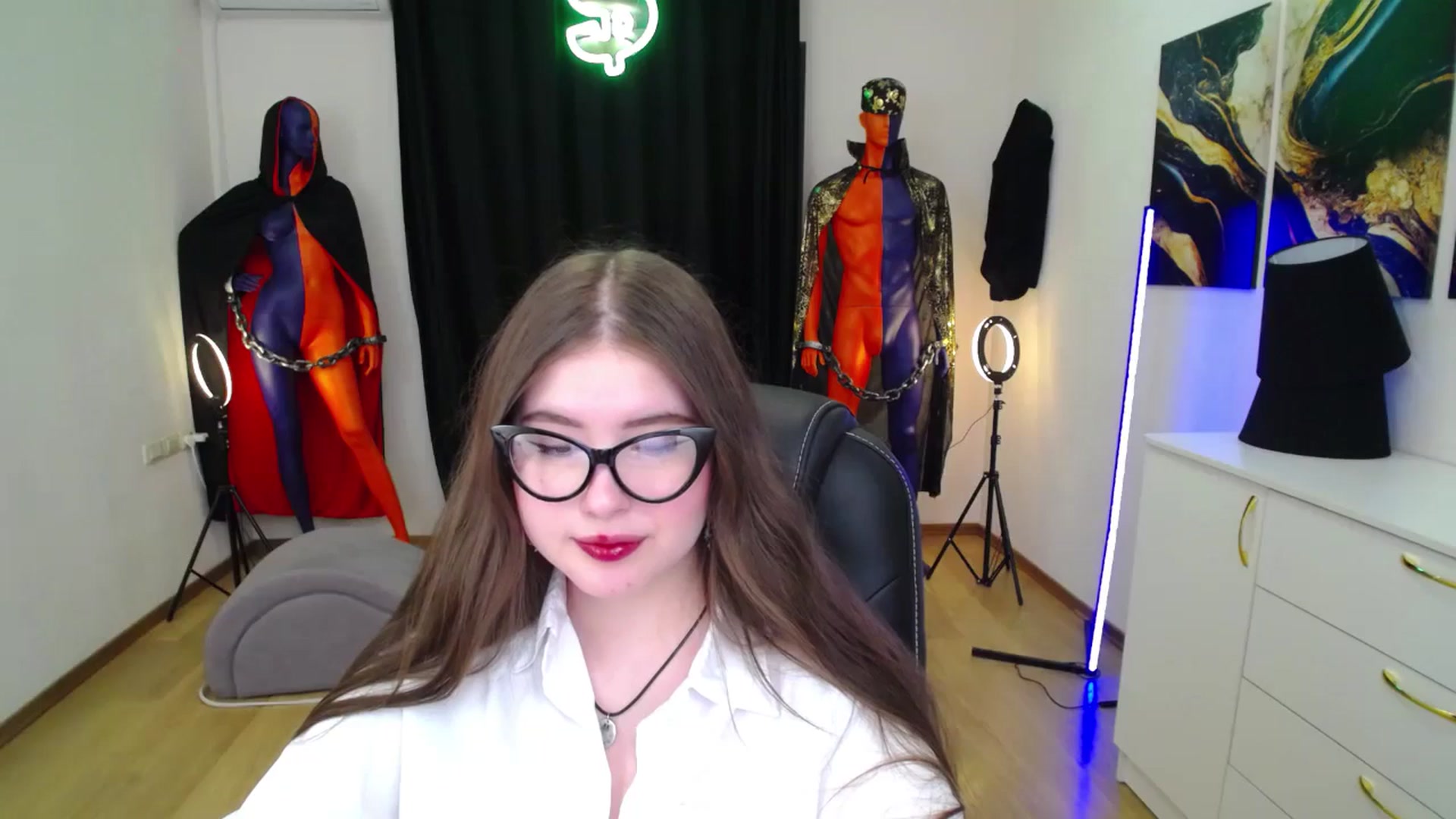 Gallery image thumbnail from AdmireMyEyes's myfreecams stream on, 11/10/2024, 20:18 image 19 of 20