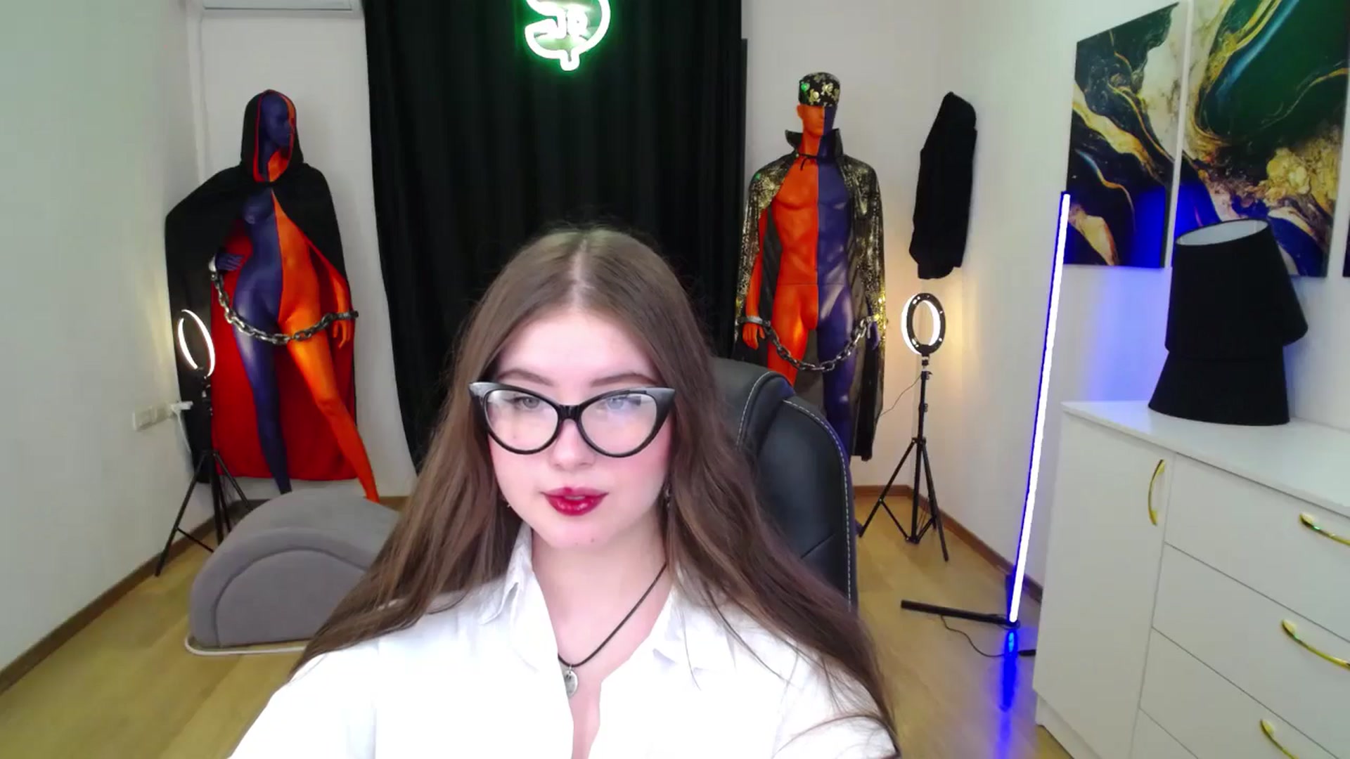 Gallery image thumbnail from AdmireMyEyes's myfreecams stream on, 11/10/2024, 20:18 image 18 of 20