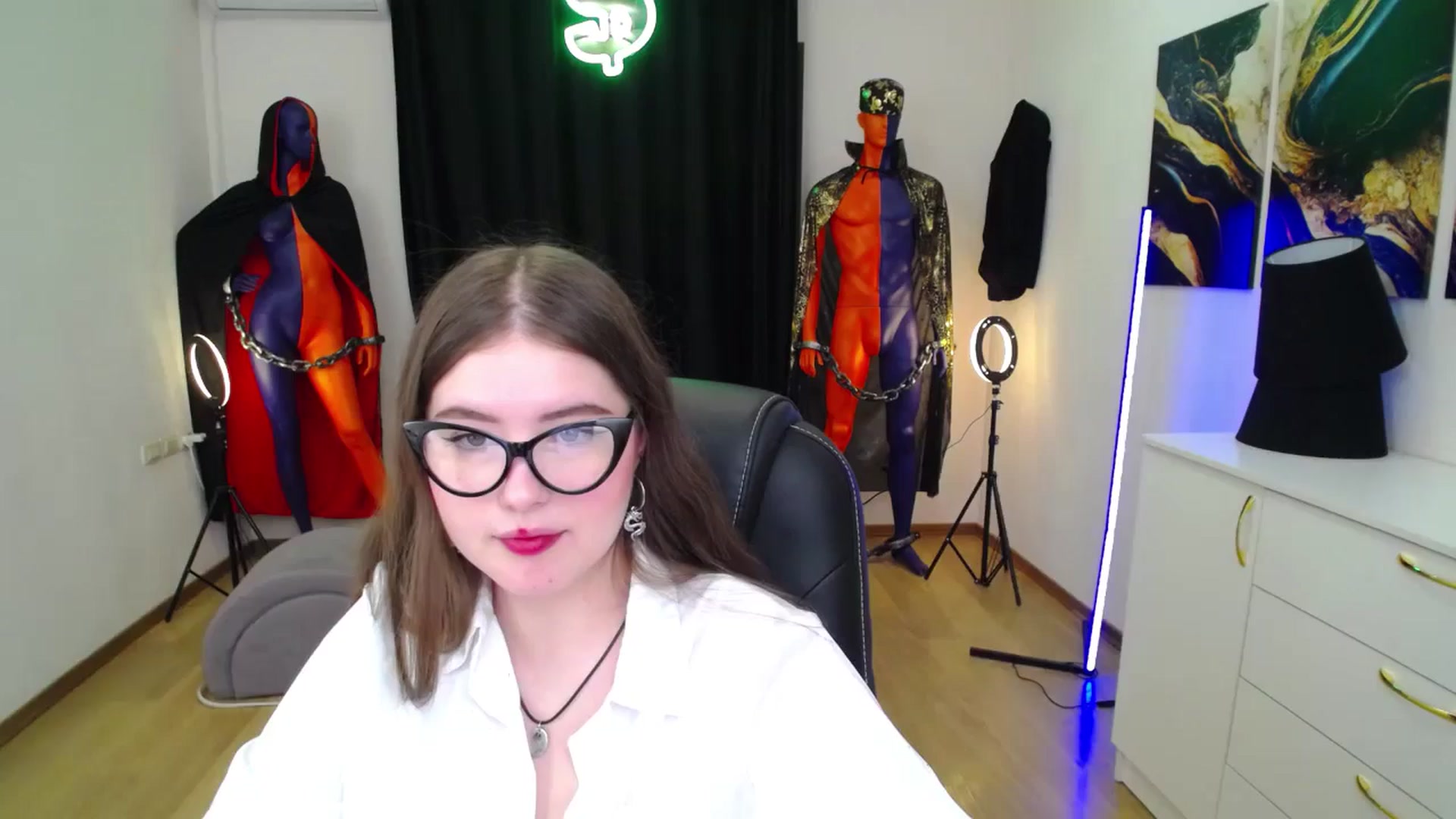 Gallery image thumbnail from AdmireMyEyes's myfreecams stream on, 11/10/2024, 20:18 image 1 of 20