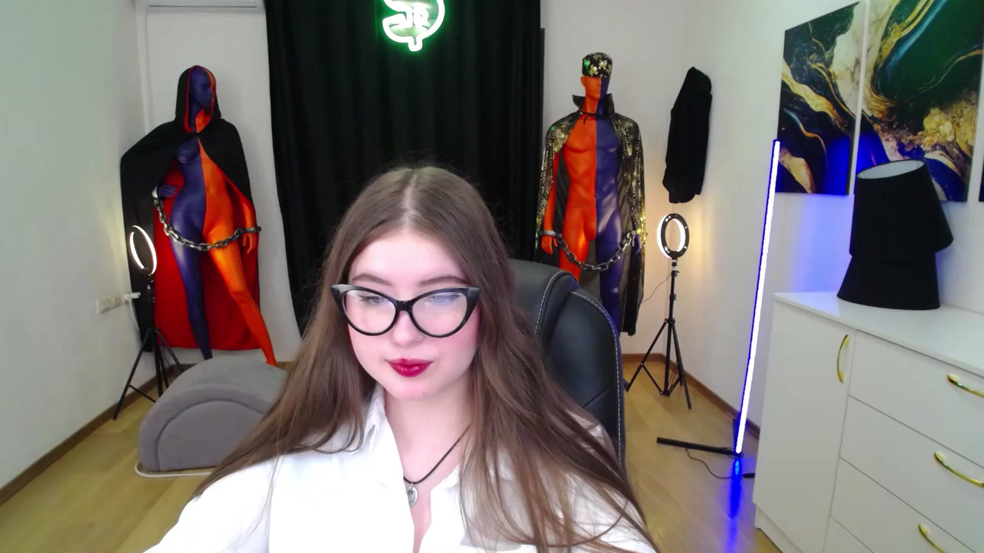 Gallery image thumbnail from AdmireMyEyes's myfreecams stream on, 11/10/2024, 20:18 image 14 of 20