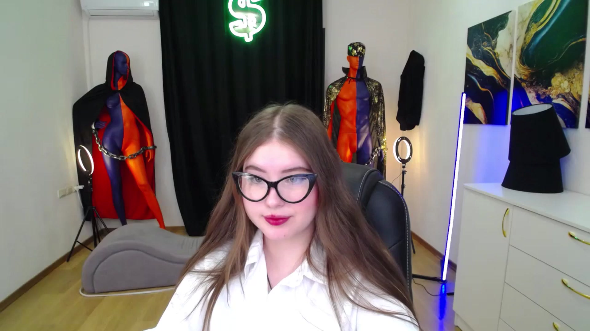 Gallery image thumbnail from AdmireMyEyes's myfreecams stream on, 11/10/2024, 21:50 image 16 of 20