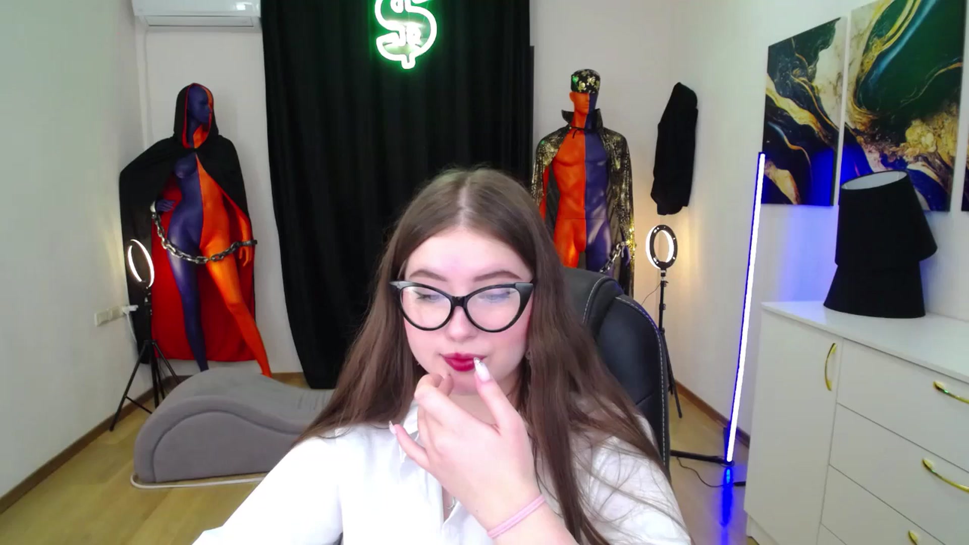 Gallery image thumbnail from AdmireMyEyes's myfreecams stream on, 11/10/2024, 21:50 image 13 of 20