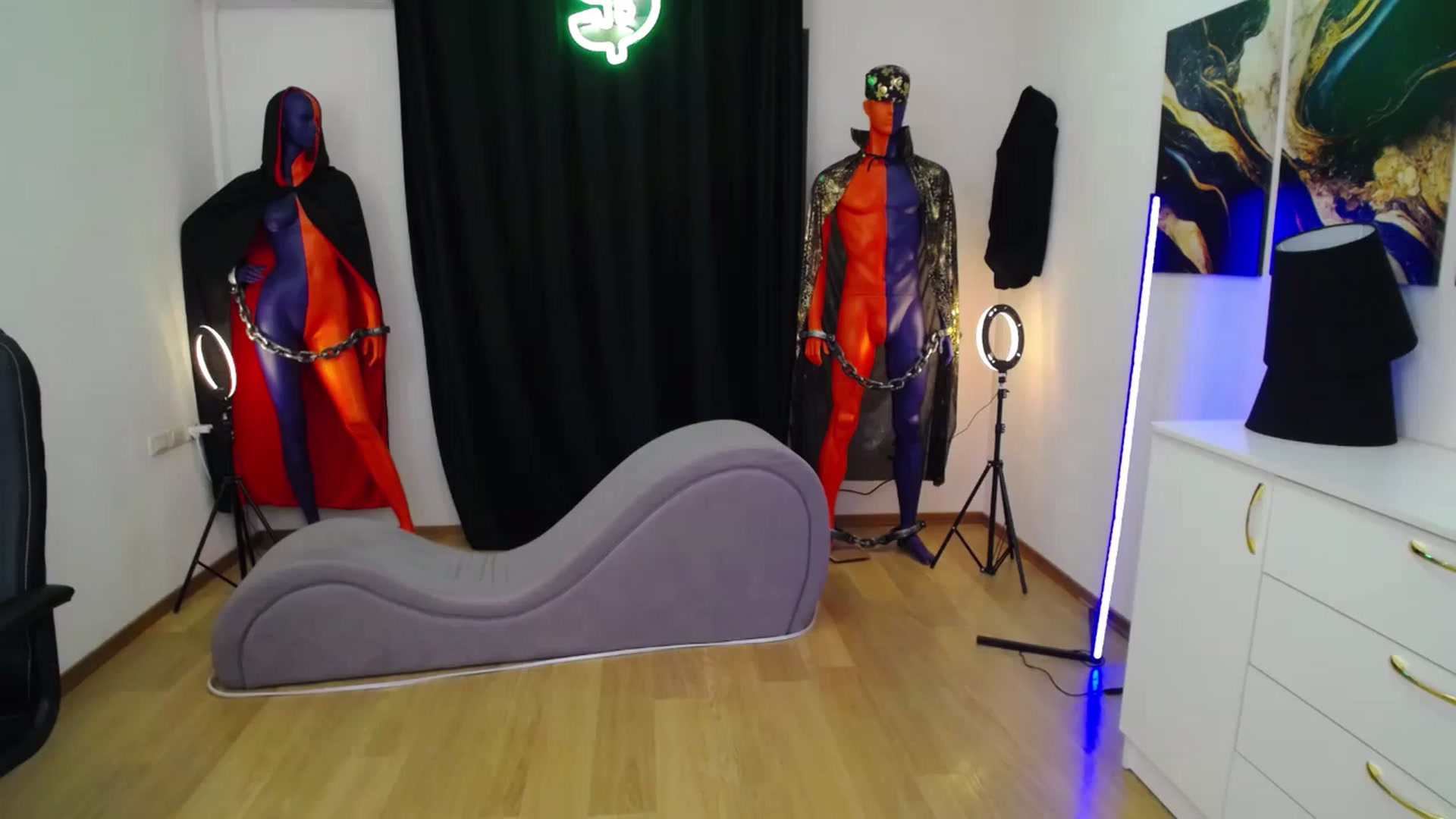 Gallery image thumbnail from AdmireMyEyes's myfreecams stream on, 11/10/2024, 21:50 image 4 of 20