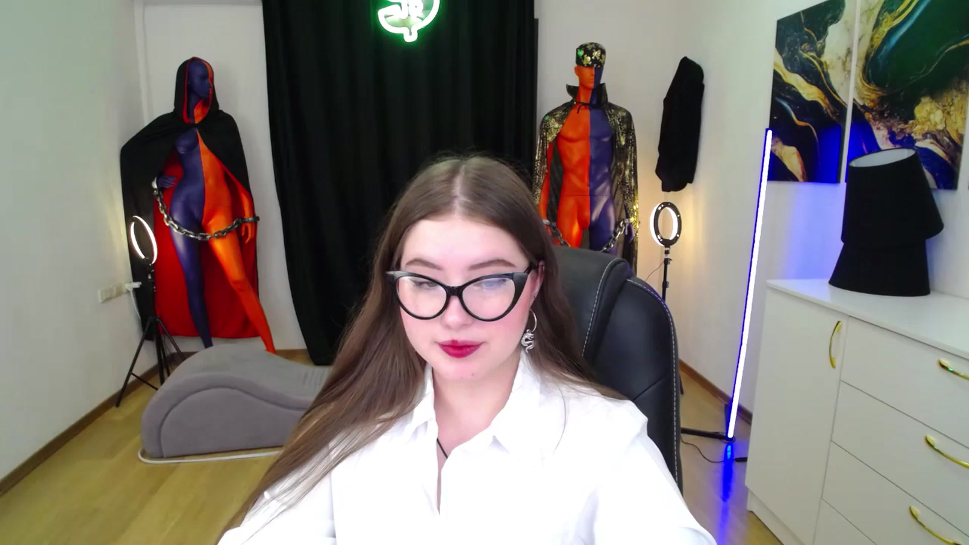Gallery image thumbnail from AdmireMyEyes's myfreecams stream on, 11/10/2024, 21:50 image 1 of 20