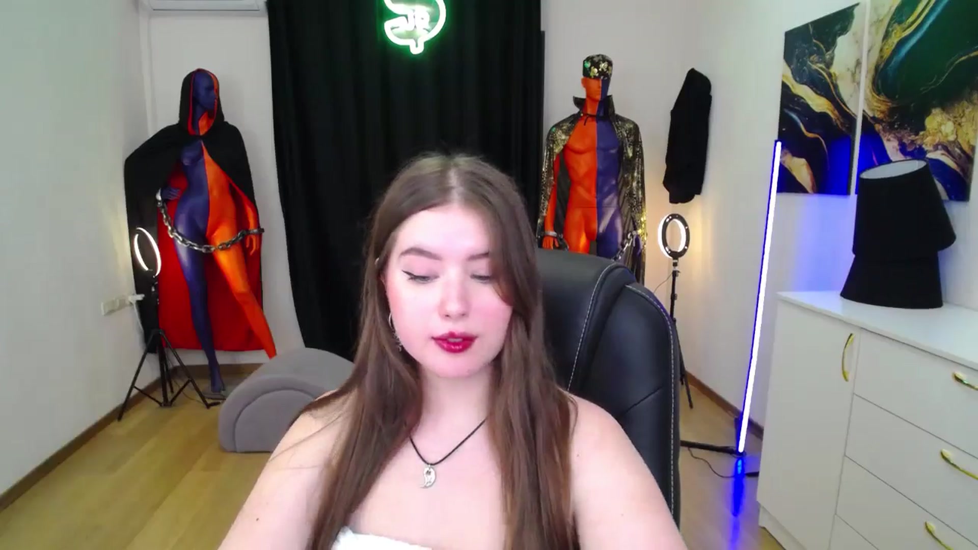 Gallery image thumbnail from AdmireMyEyes's myfreecams stream on, 11/11/2024, 01:01 image 15 of 20