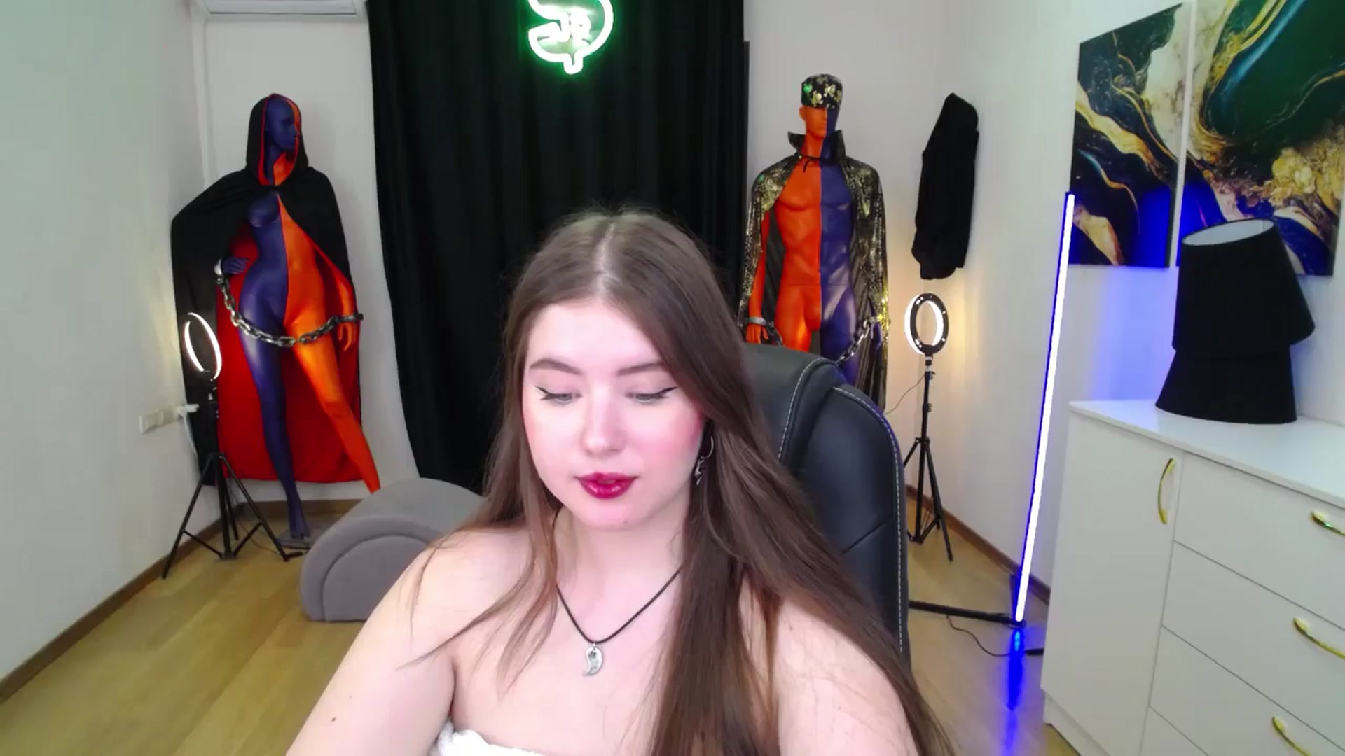 Gallery image thumbnail from AdmireMyEyes's myfreecams stream on, 11/11/2024, 01:01 image 17 of 20
