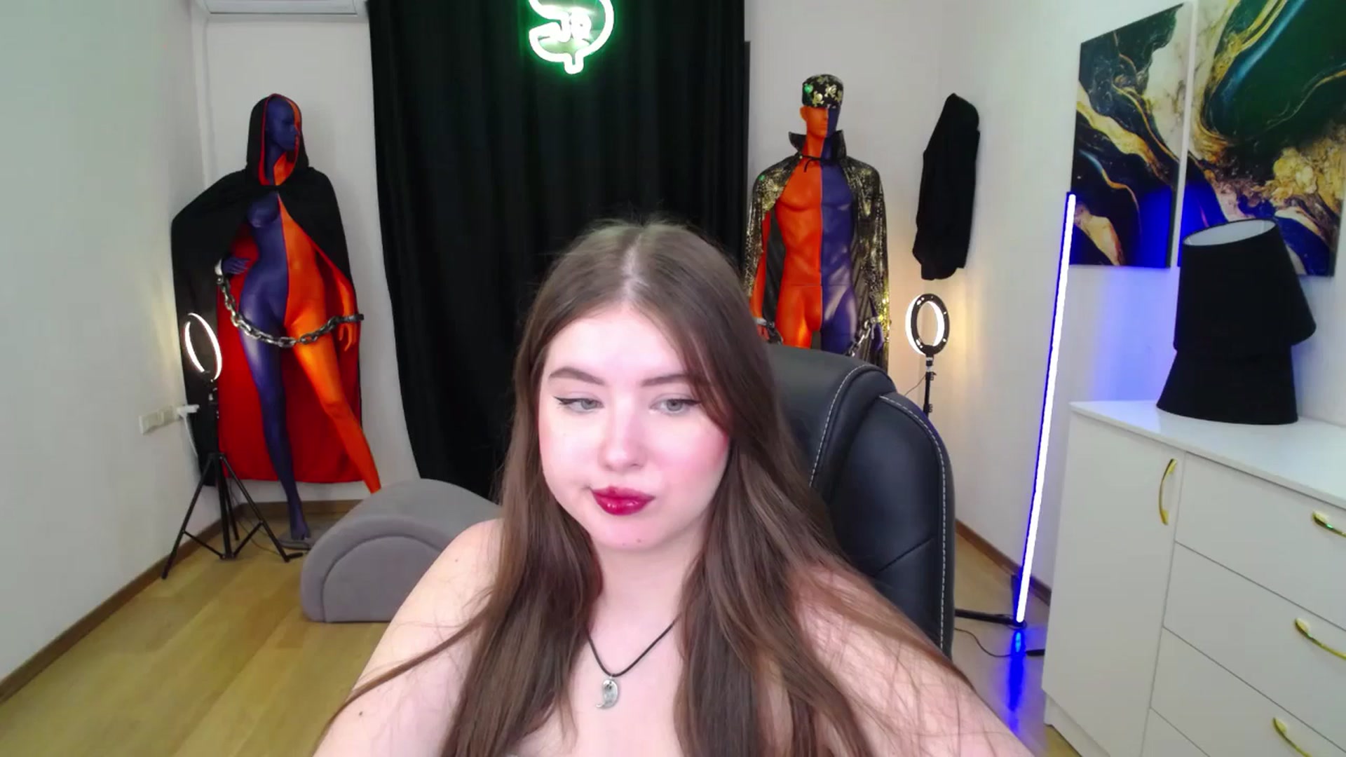 Gallery image thumbnail from AdmireMyEyes's myfreecams stream on, 11/11/2024, 01:01 image 11 of 20