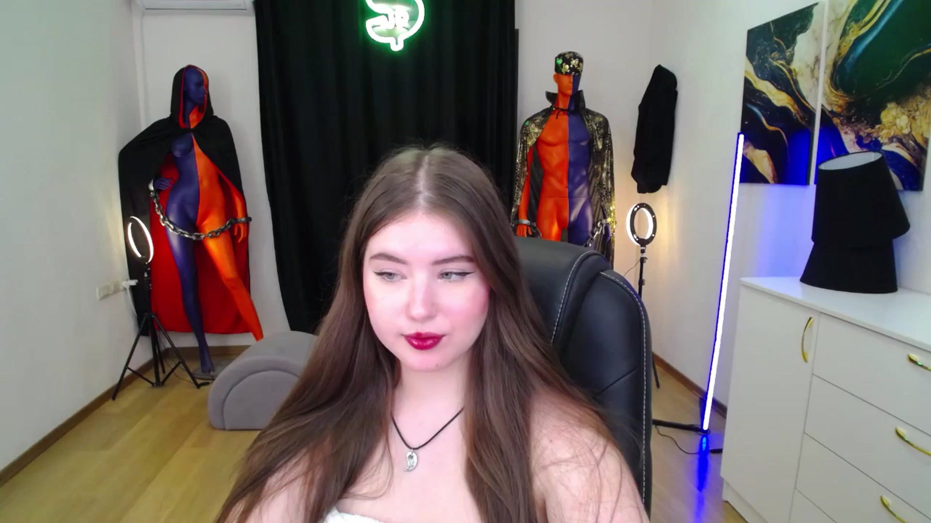 Gallery image thumbnail from AdmireMyEyes's myfreecams stream on, 11/11/2024, 01:01 image 14 of 20