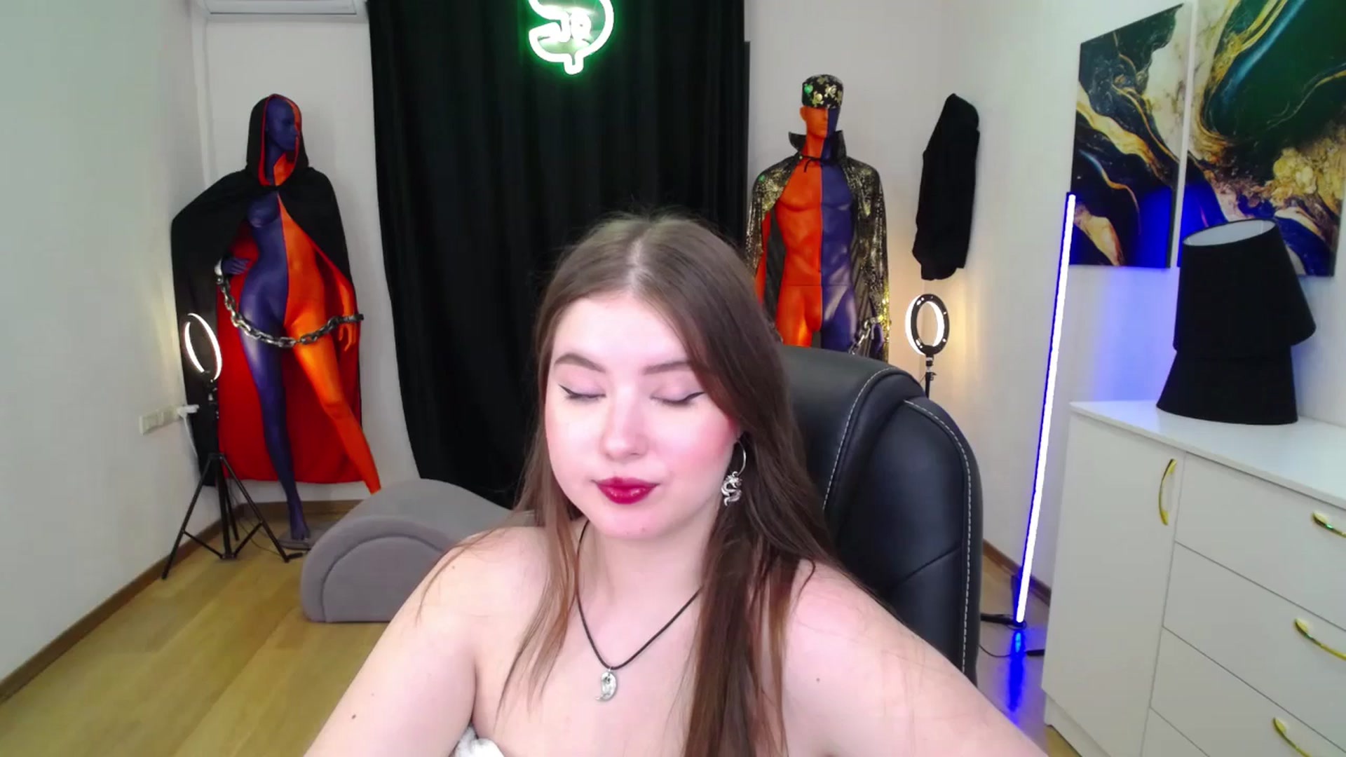Gallery image thumbnail from AdmireMyEyes's myfreecams stream on, 11/11/2024, 01:01 image 18 of 20