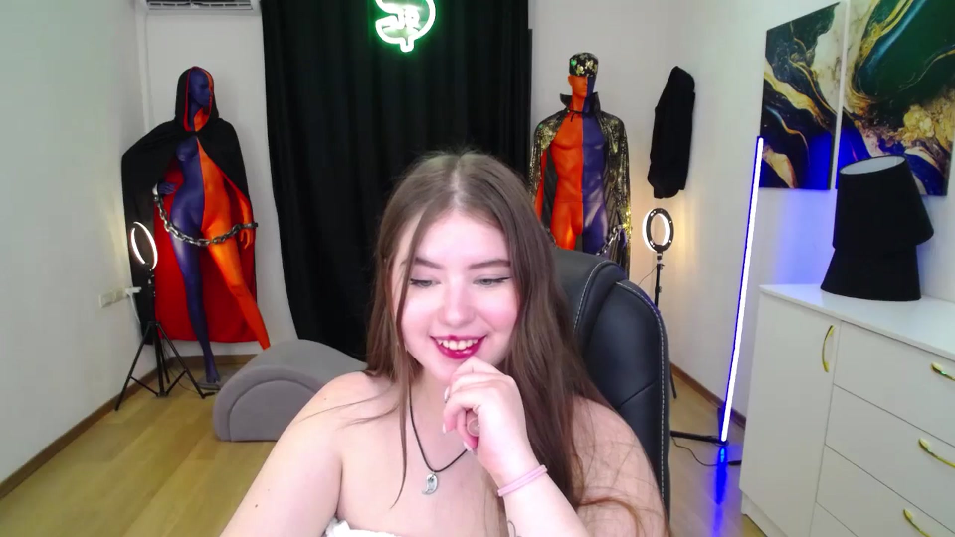 Gallery image thumbnail from AdmireMyEyes's myfreecams stream on, 11/11/2024, 01:01 image 2 of 20
