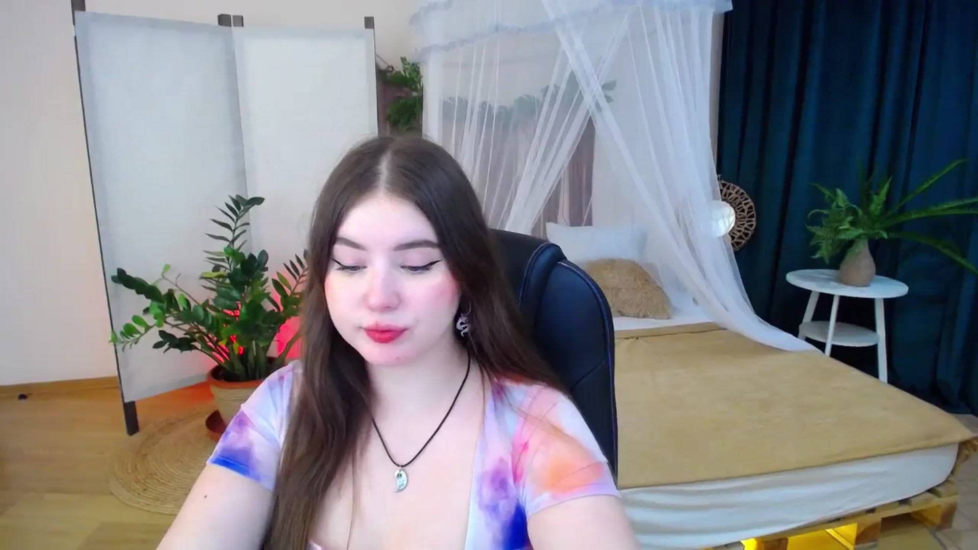 Gallery image thumbnail from AdmireMyEyes's myfreecams stream on, 11/13/2024, 07:04 image 2 of 20
