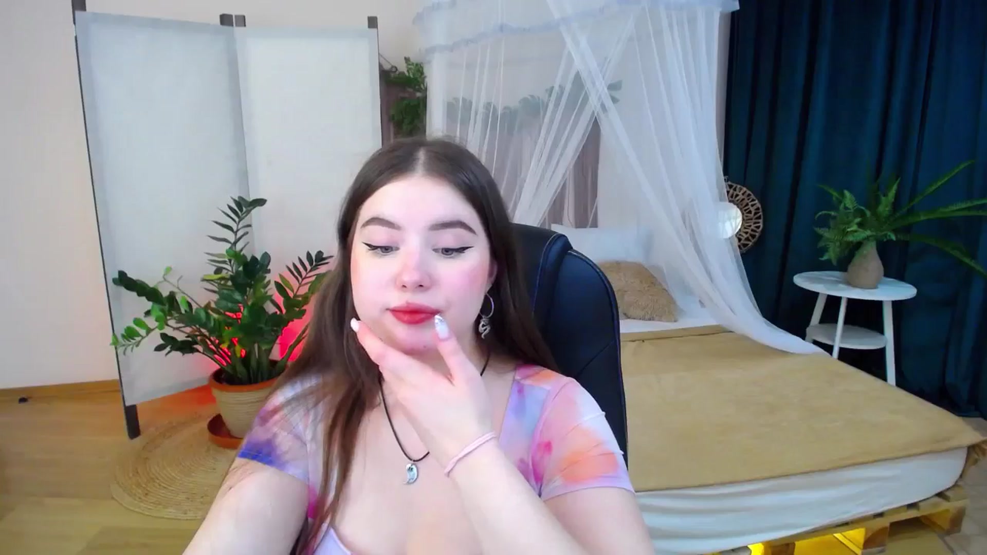 Gallery image thumbnail from AdmireMyEyes's myfreecams stream on, 11/13/2024, 07:04 image 16 of 20