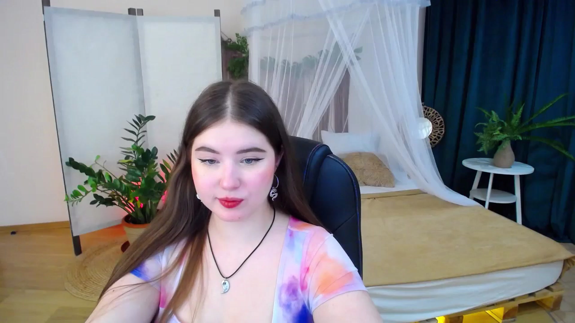 Gallery image thumbnail from AdmireMyEyes's myfreecams stream on, 11/13/2024, 07:04 image 13 of 20