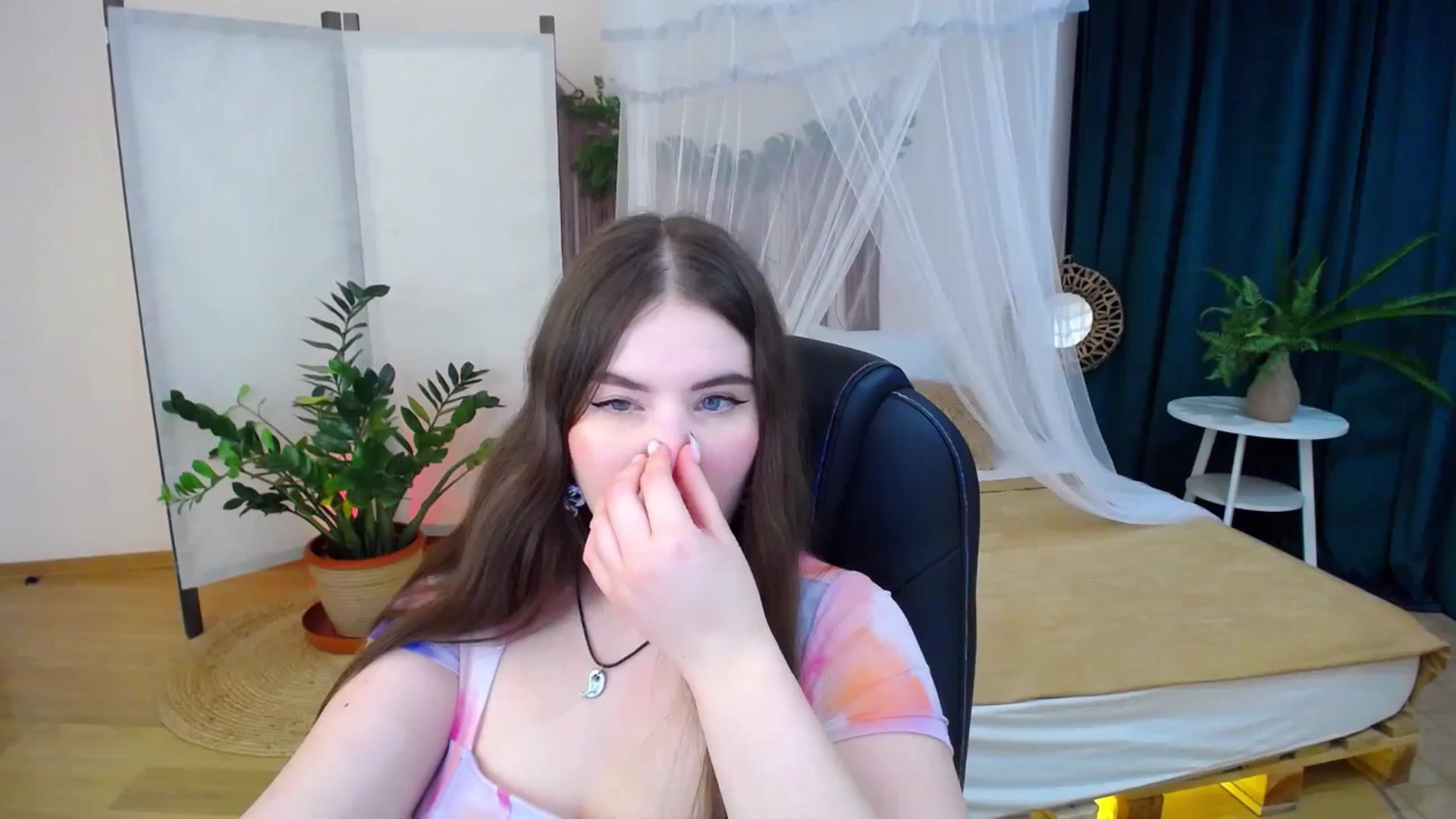 Gallery image thumbnail from AdmireMyEyes's myfreecams stream on, 11/13/2024, 09:49 image 11 of 20