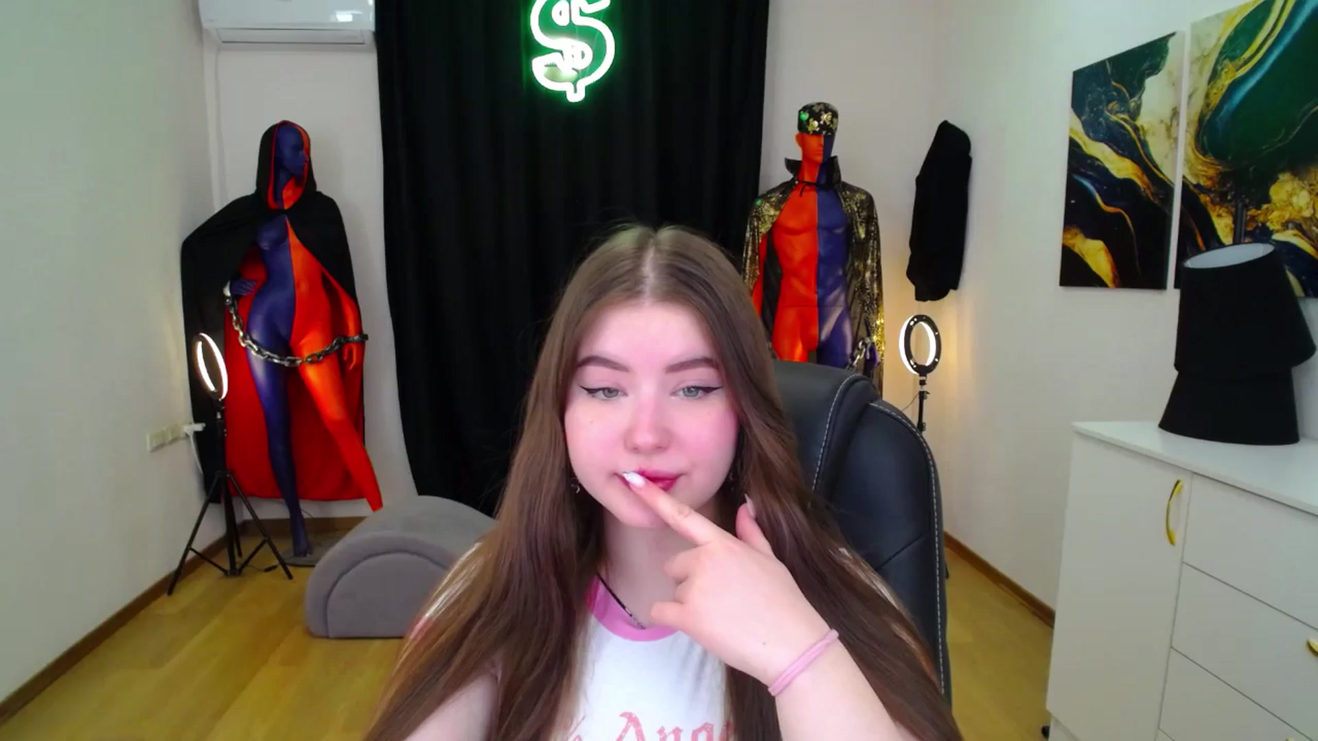 Gallery image thumbnail from AdmireMyEyes's myfreecams stream on, 11/14/2024, 04:16 image 12 of 20