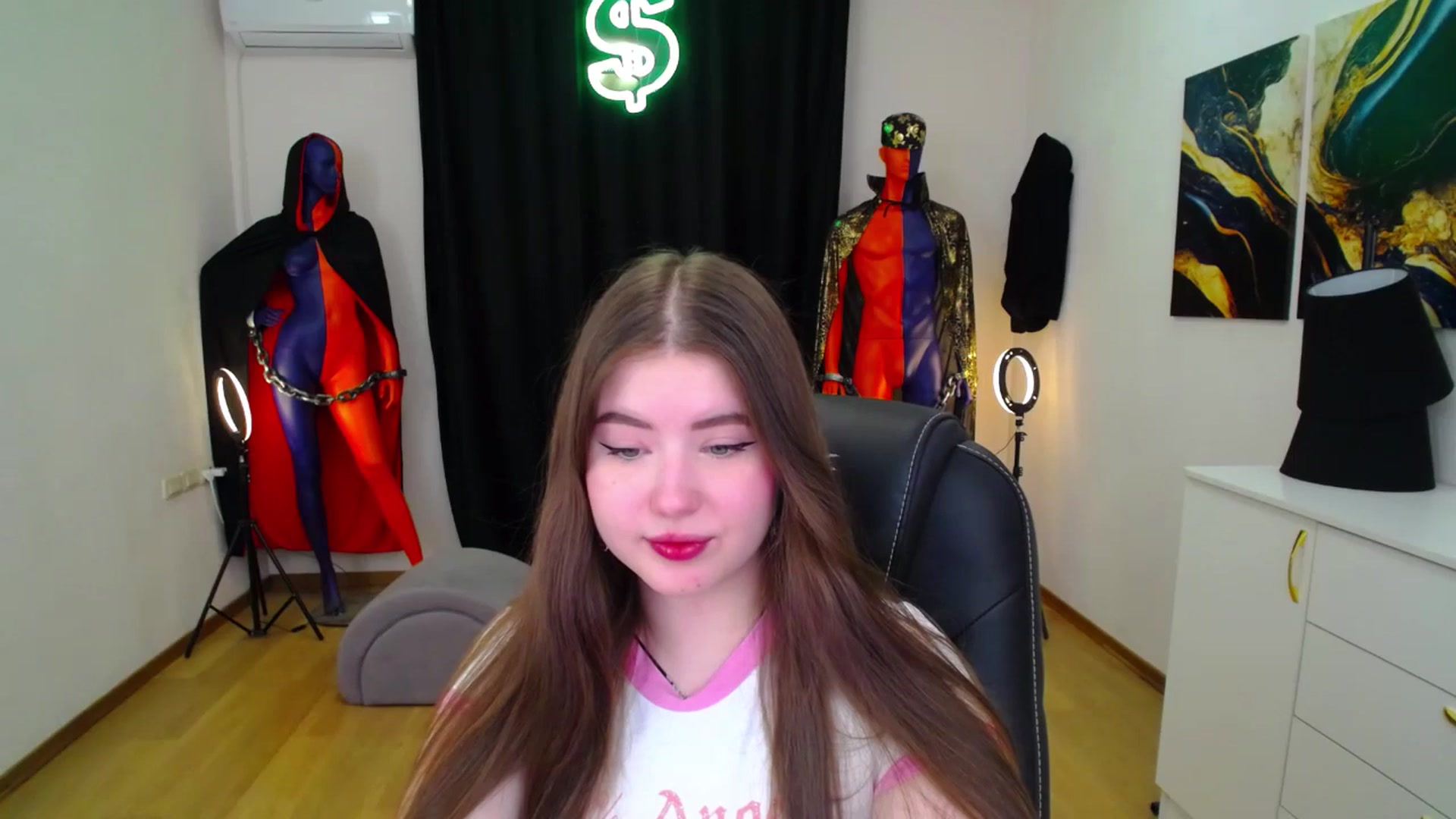 Gallery image thumbnail from AdmireMyEyes's myfreecams stream on, 11/14/2024, 04:16 image 14 of 20