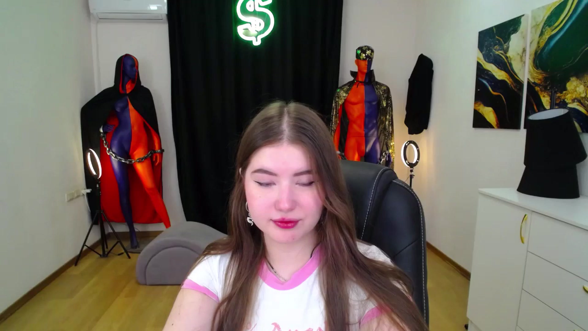 Gallery image thumbnail from AdmireMyEyes's myfreecams stream on, 11/14/2024, 04:16 image 5 of 20