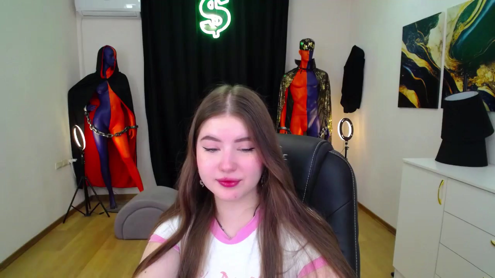 Gallery image thumbnail from AdmireMyEyes's myfreecams stream on, 11/14/2024, 04:16 image 6 of 20