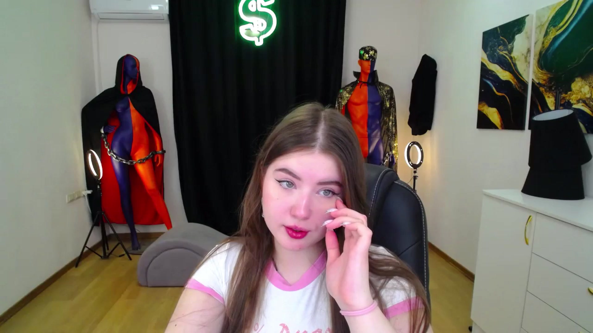 Gallery image thumbnail from AdmireMyEyes's myfreecams stream on, 11/14/2024, 04:16 image 2 of 20