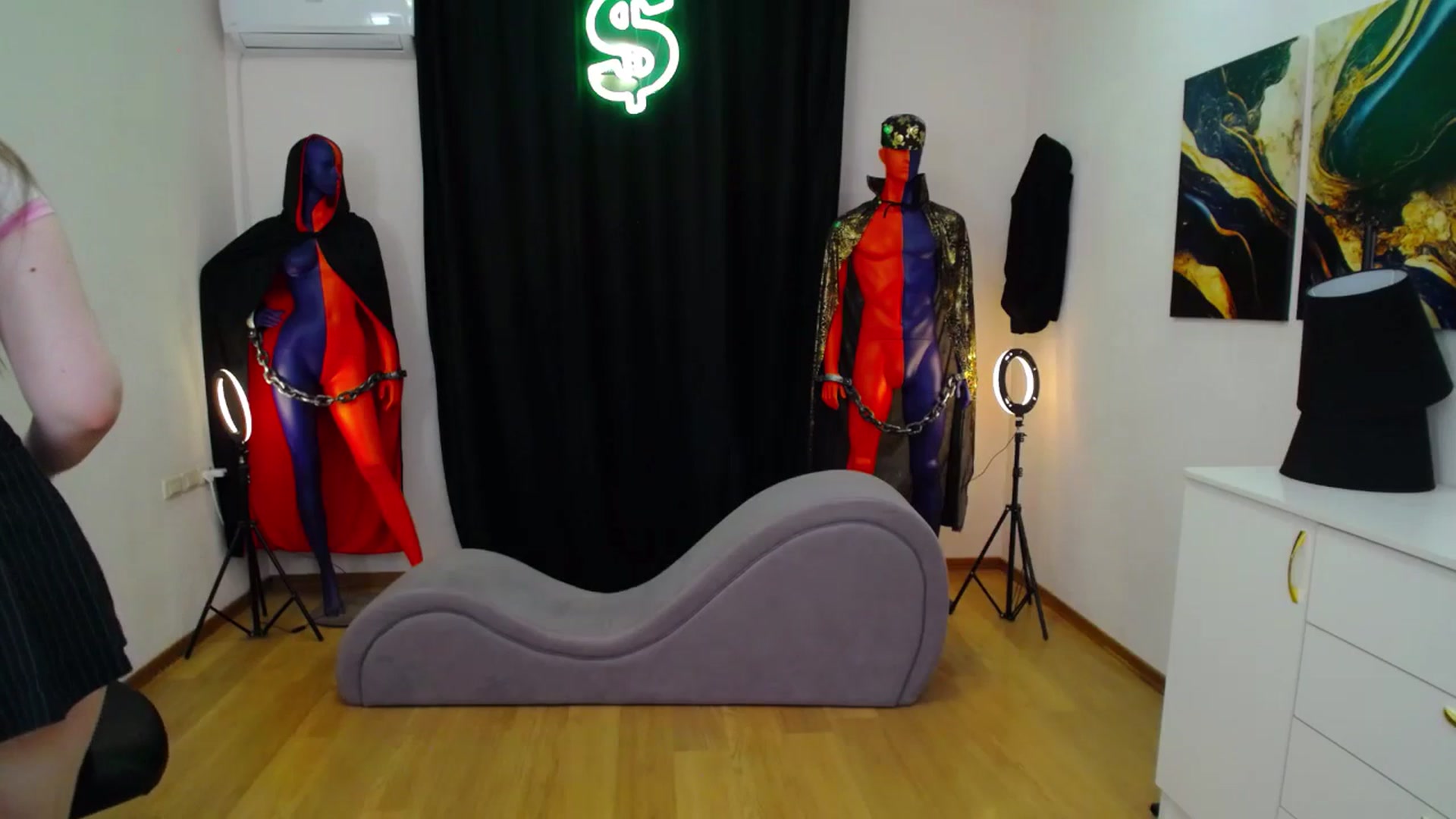Gallery image thumbnail from AdmireMyEyes's myfreecams stream on, 11/14/2024, 04:16 image 15 of 20