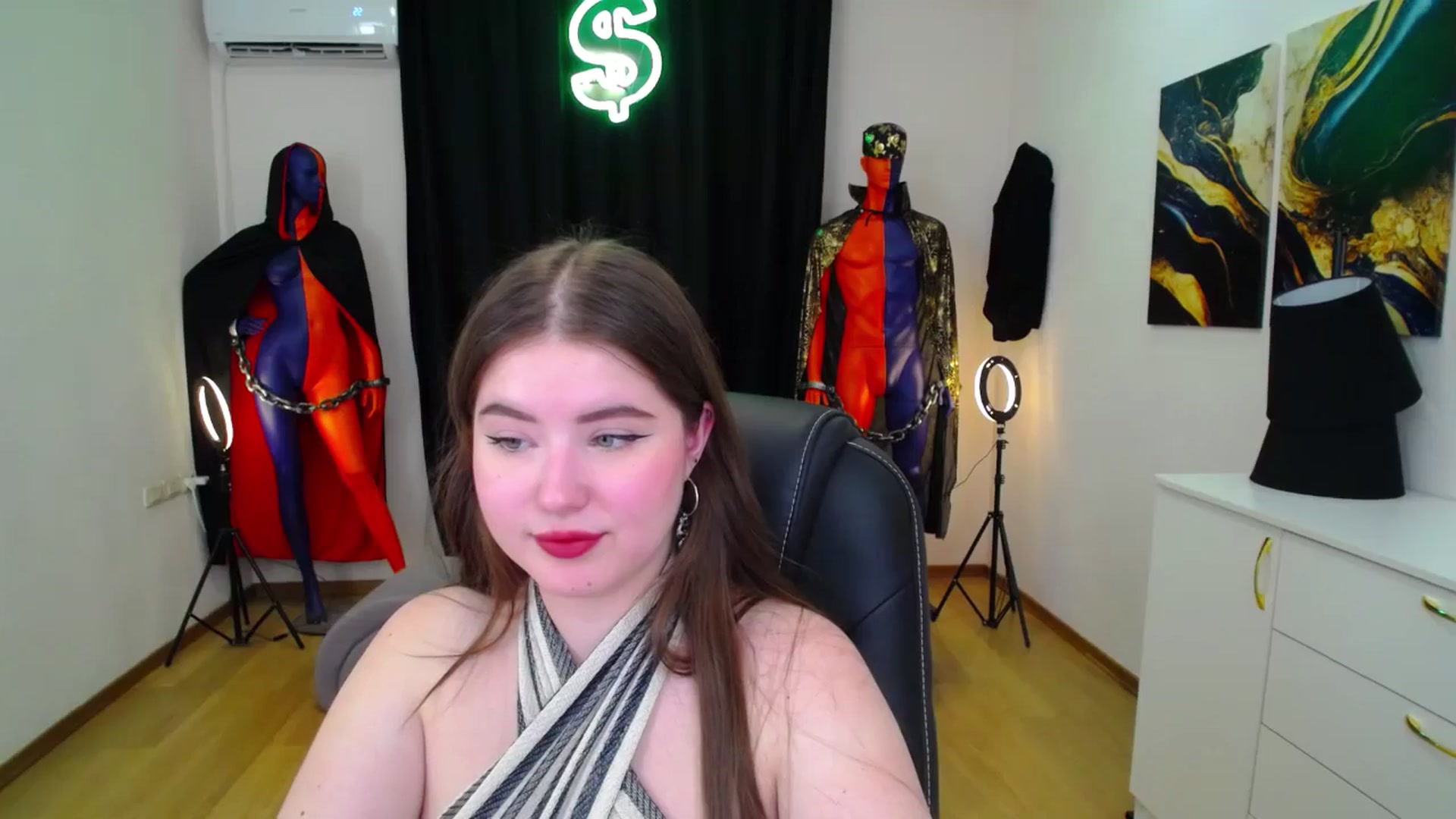 Gallery image thumbnail from AdmireMyEyes's myfreecams stream on, 11/14/2024, 07:46 image 15 of 20