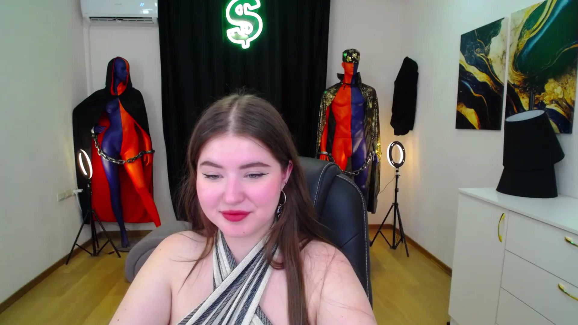 Gallery image thumbnail from AdmireMyEyes's myfreecams stream on, 11/14/2024, 07:46 image 16 of 20