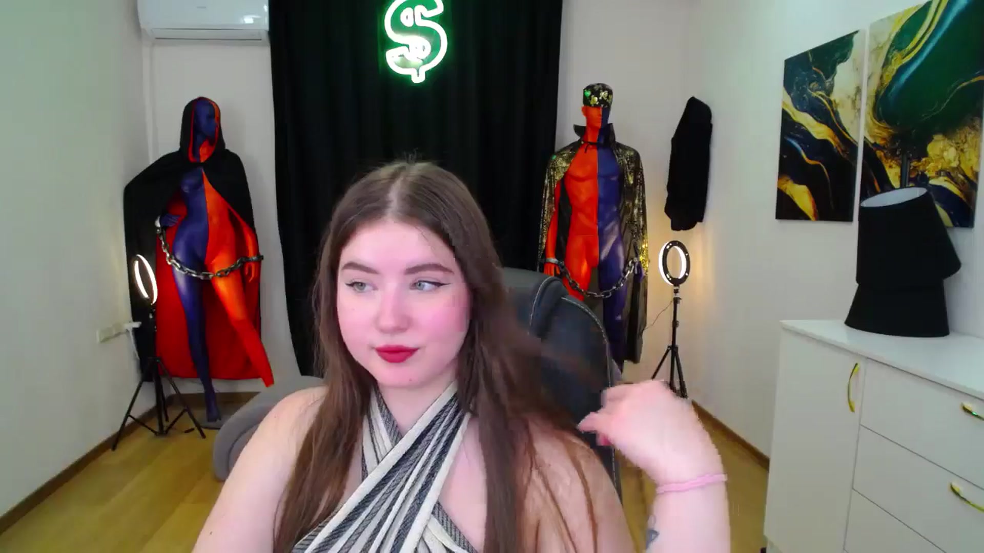 Gallery image thumbnail from AdmireMyEyes's myfreecams stream on, 11/14/2024, 07:46 image 10 of 20