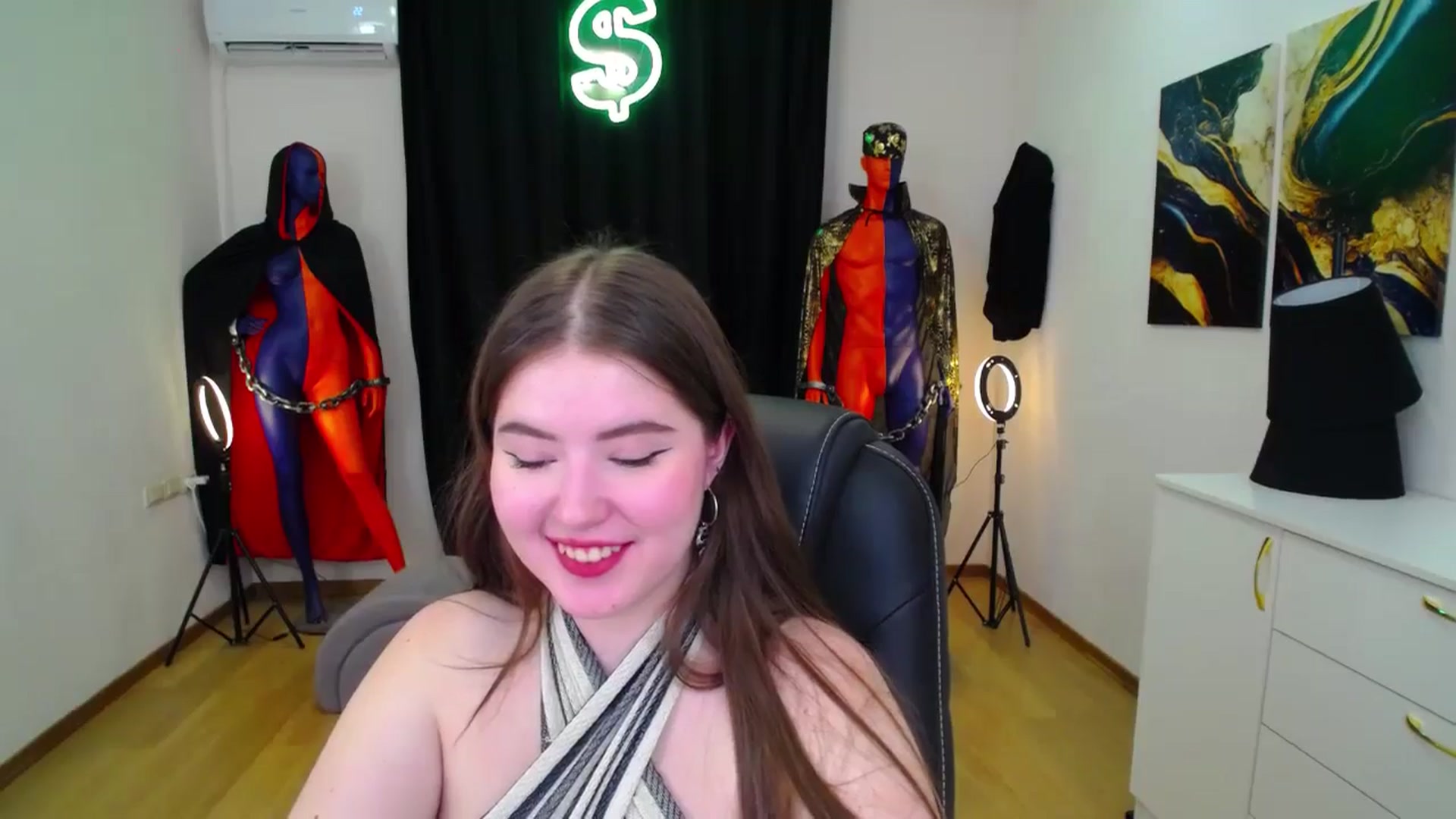 Gallery image thumbnail from AdmireMyEyes's myfreecams stream on, 11/14/2024, 07:46 image 19 of 20