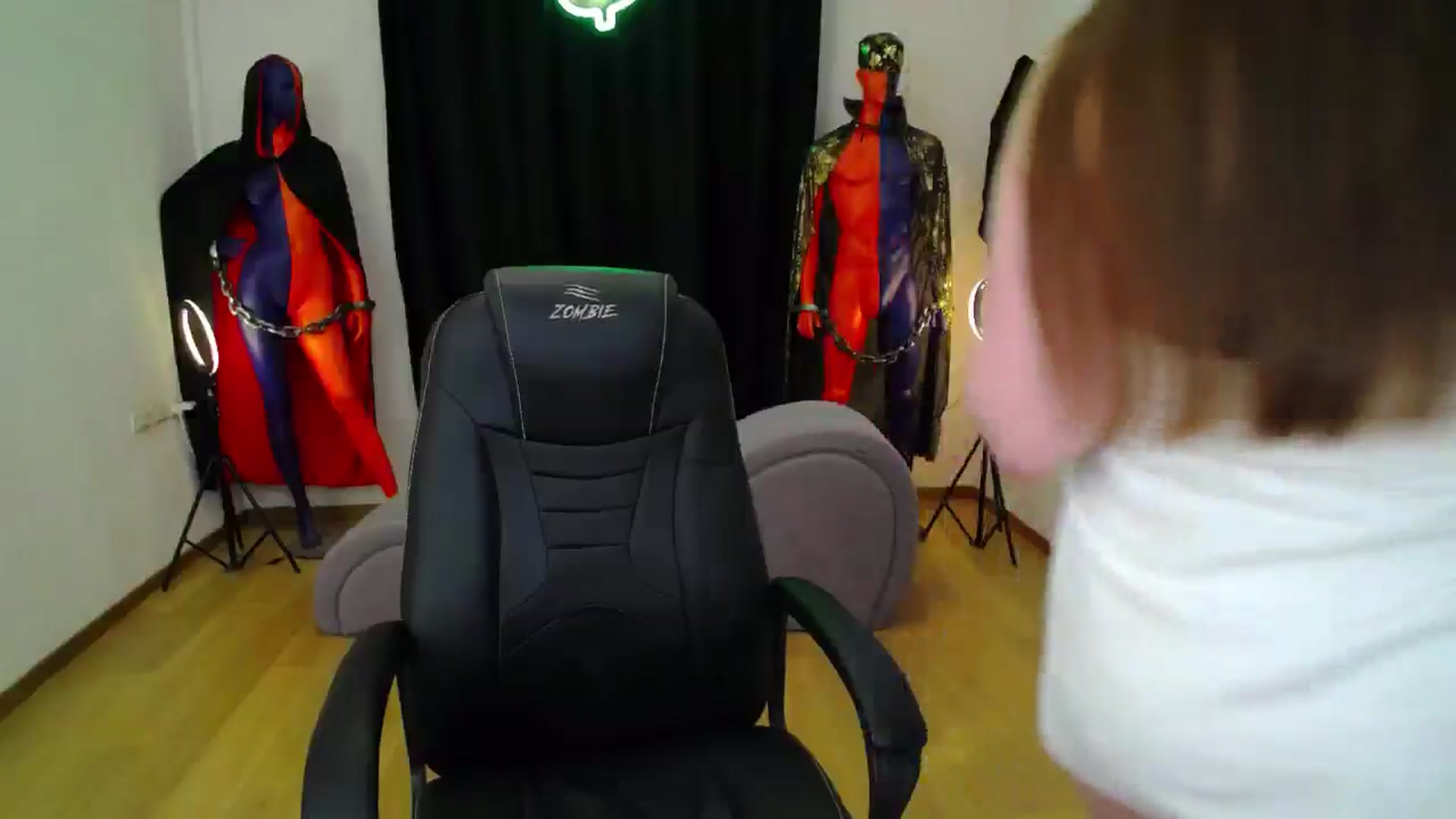Gallery image thumbnail from AdmireMyEyes's myfreecams stream on, 11/14/2024, 09:48 image 14 of 20