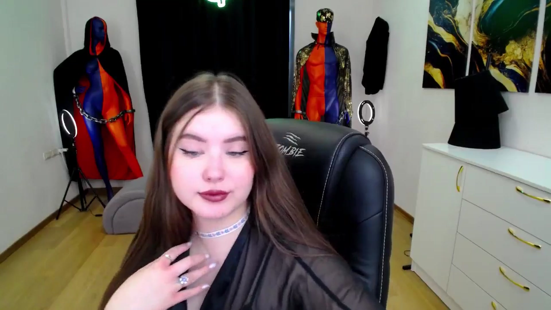 Gallery image thumbnail from AdmireMyEyes's myfreecams stream on, 11/16/2024, 09:15 image 16 of 20