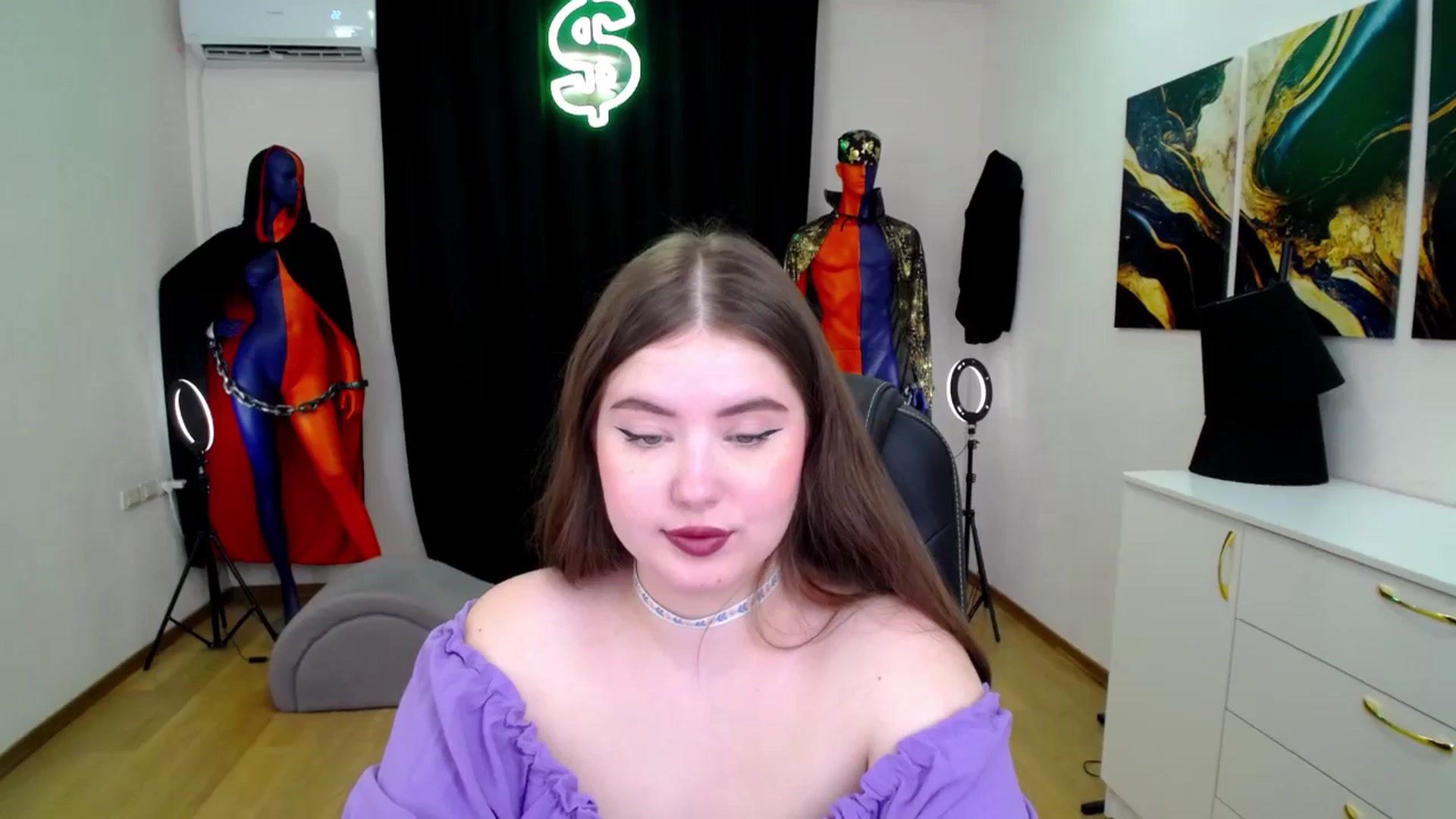 Gallery image thumbnail from AdmireMyEyes's myfreecams stream on, 11/16/2024, 09:40 image 17 of 20