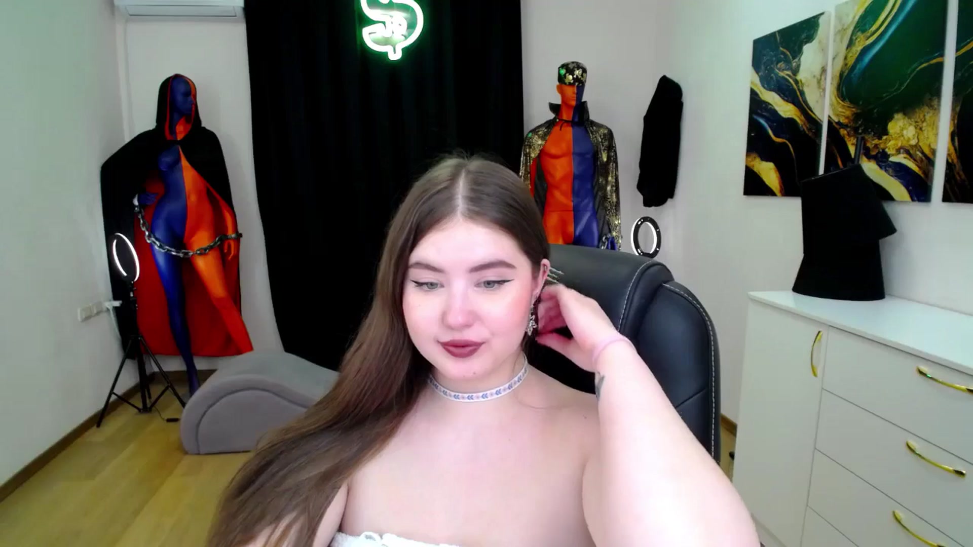 Gallery image thumbnail from AdmireMyEyes's myfreecams stream on, 11/16/2024, 11:54 image 5 of 20