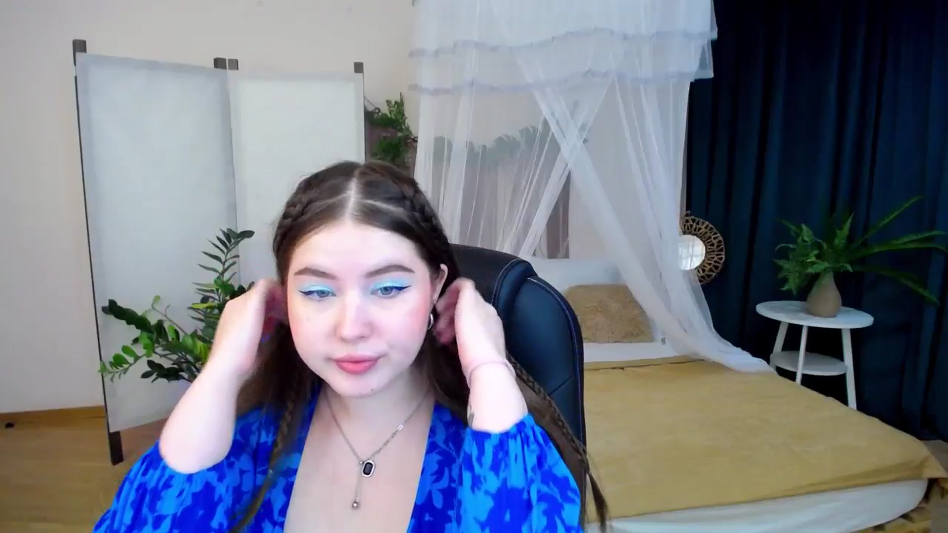 Gallery image thumbnail from AdmireMyEyes's myfreecams stream on, 11/17/2024, 19:06 image 8 of 20